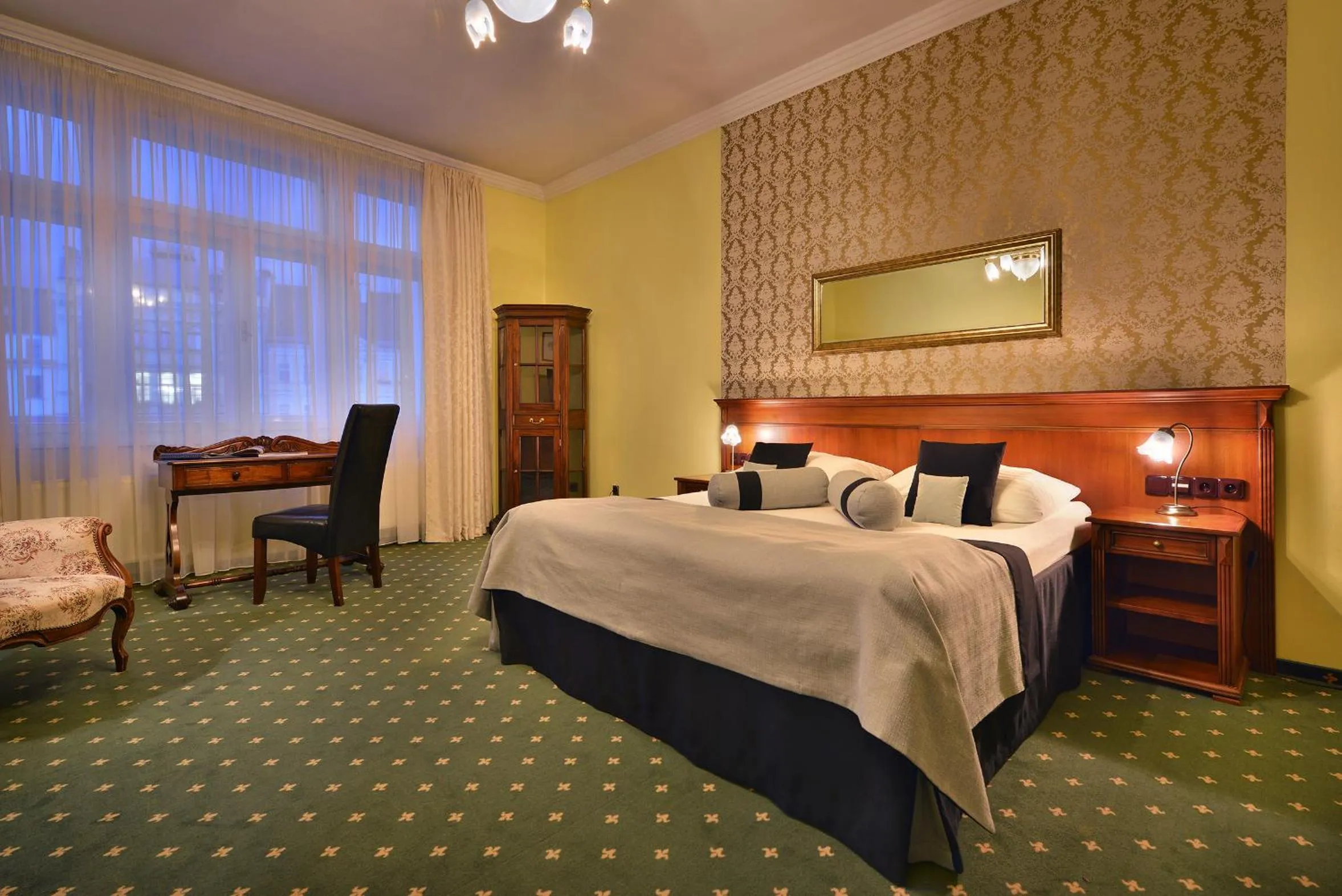 Photo of the whole room, Bed in City Hotel Morris