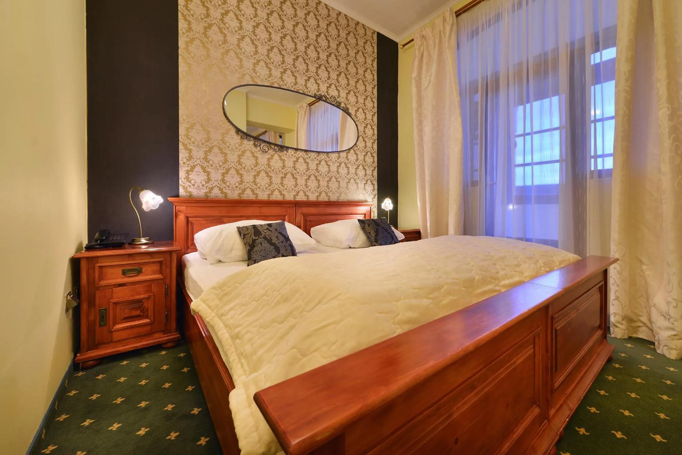 Photo of the whole room, Bed in City Hotel Morris