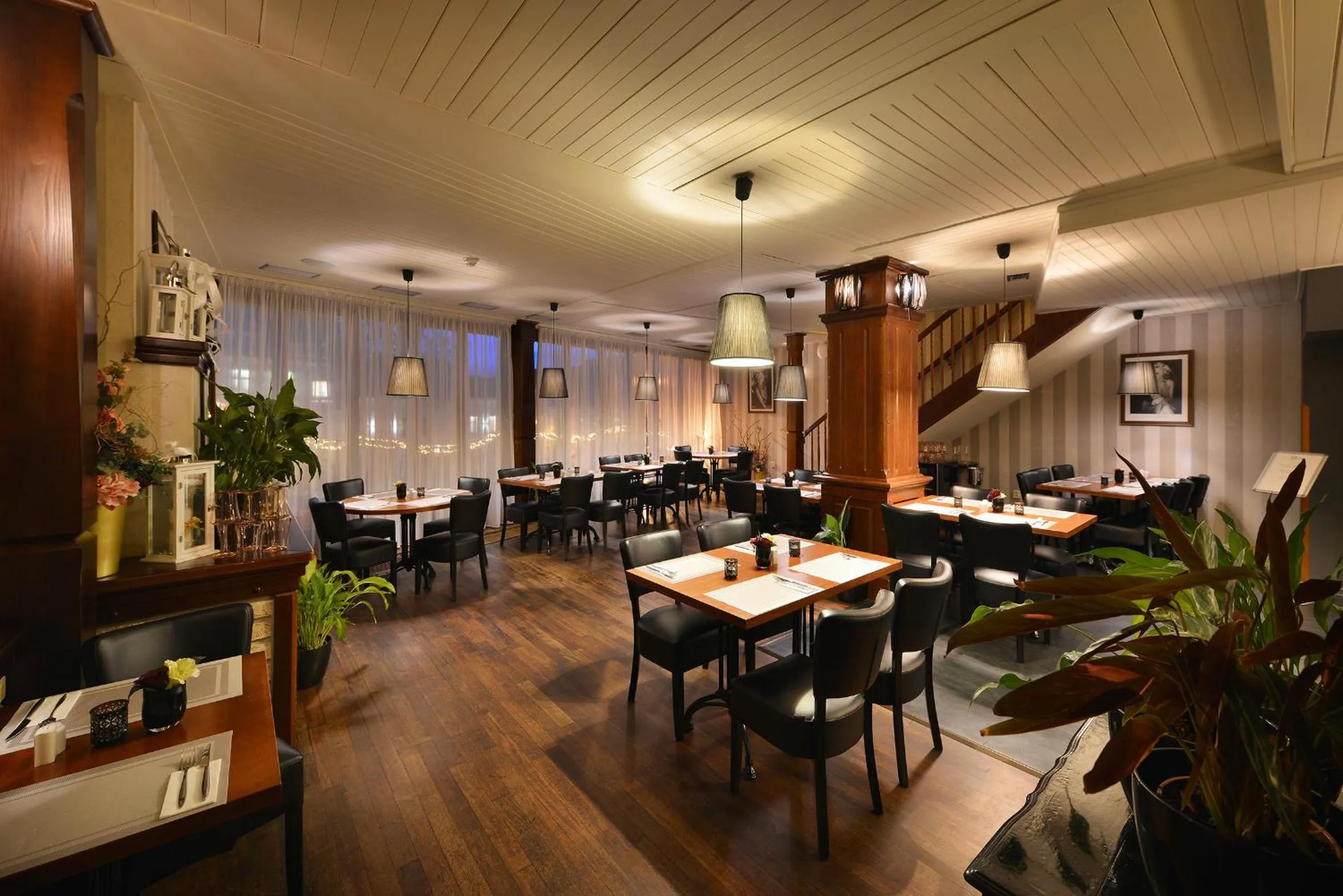 Restaurant/places to eat in City Hotel Morris