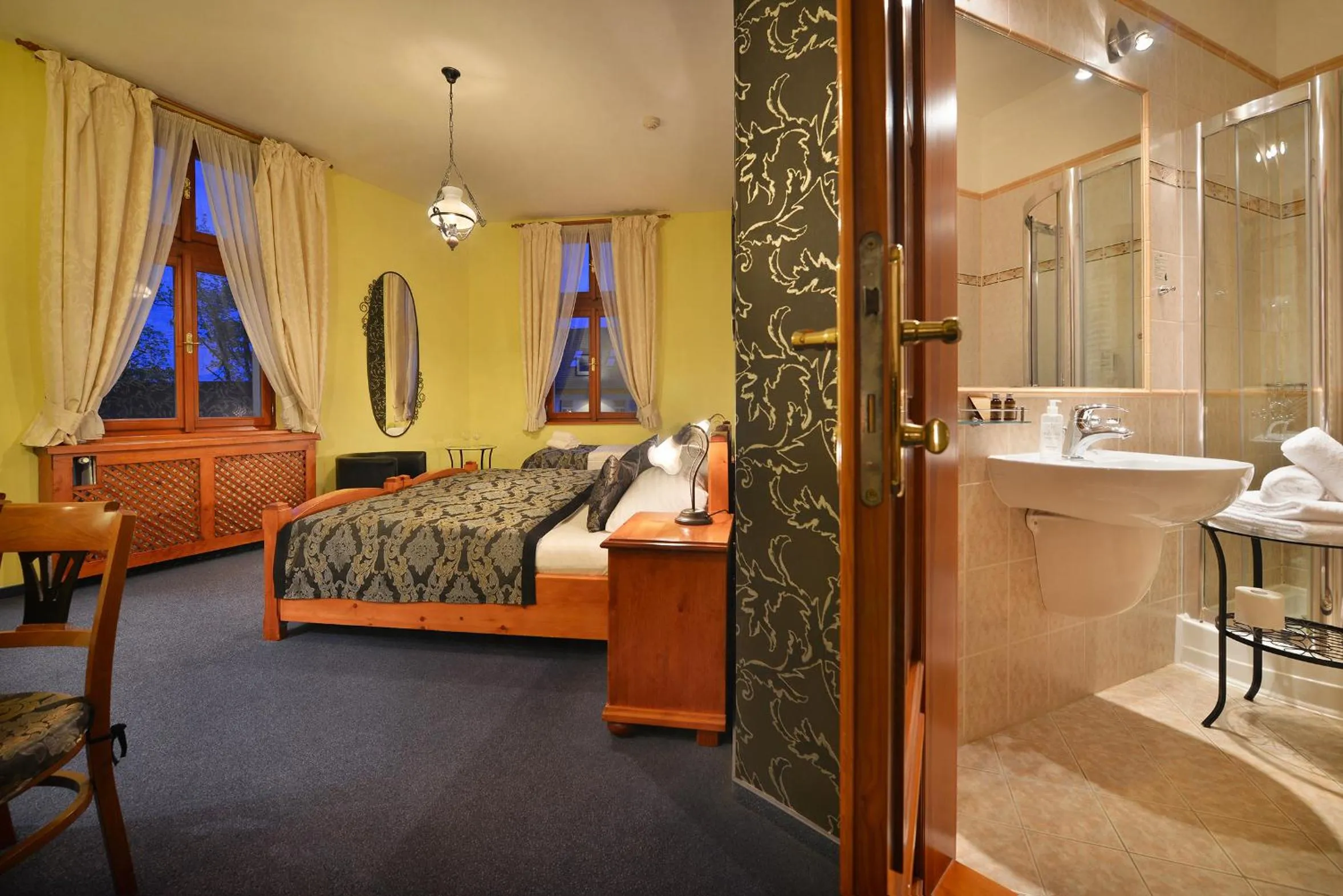 Bathroom in City Hotel Morris