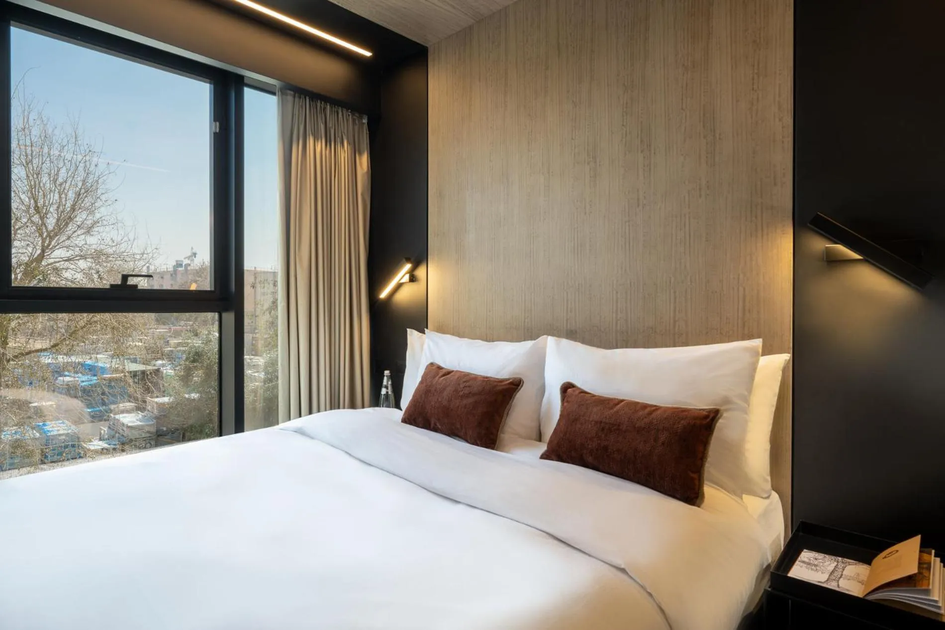 Bed in master Bat Yam