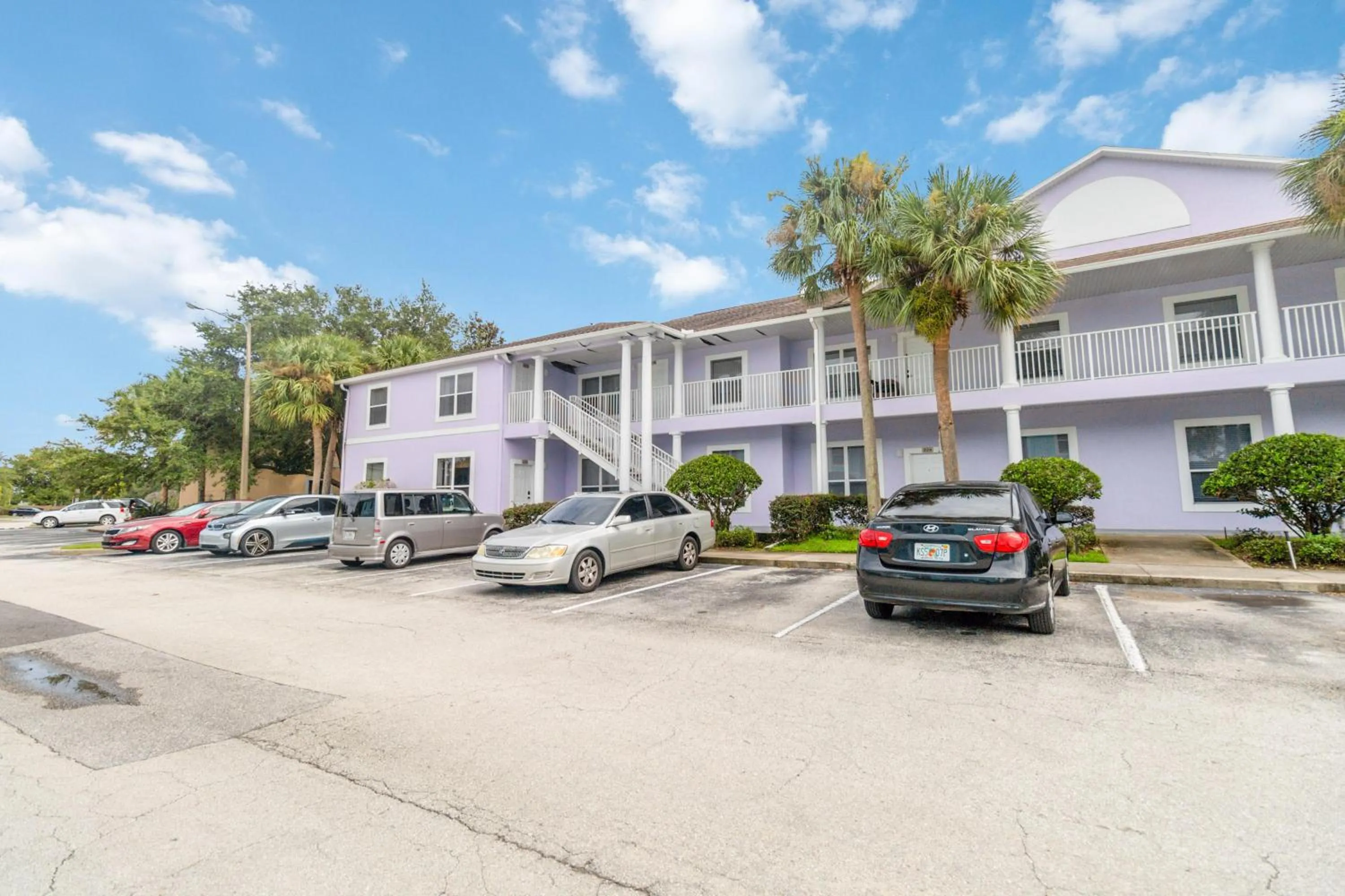 Property building in Huge Screened Patio That Overlooks Lake Buck, Near Famous Attractions!!