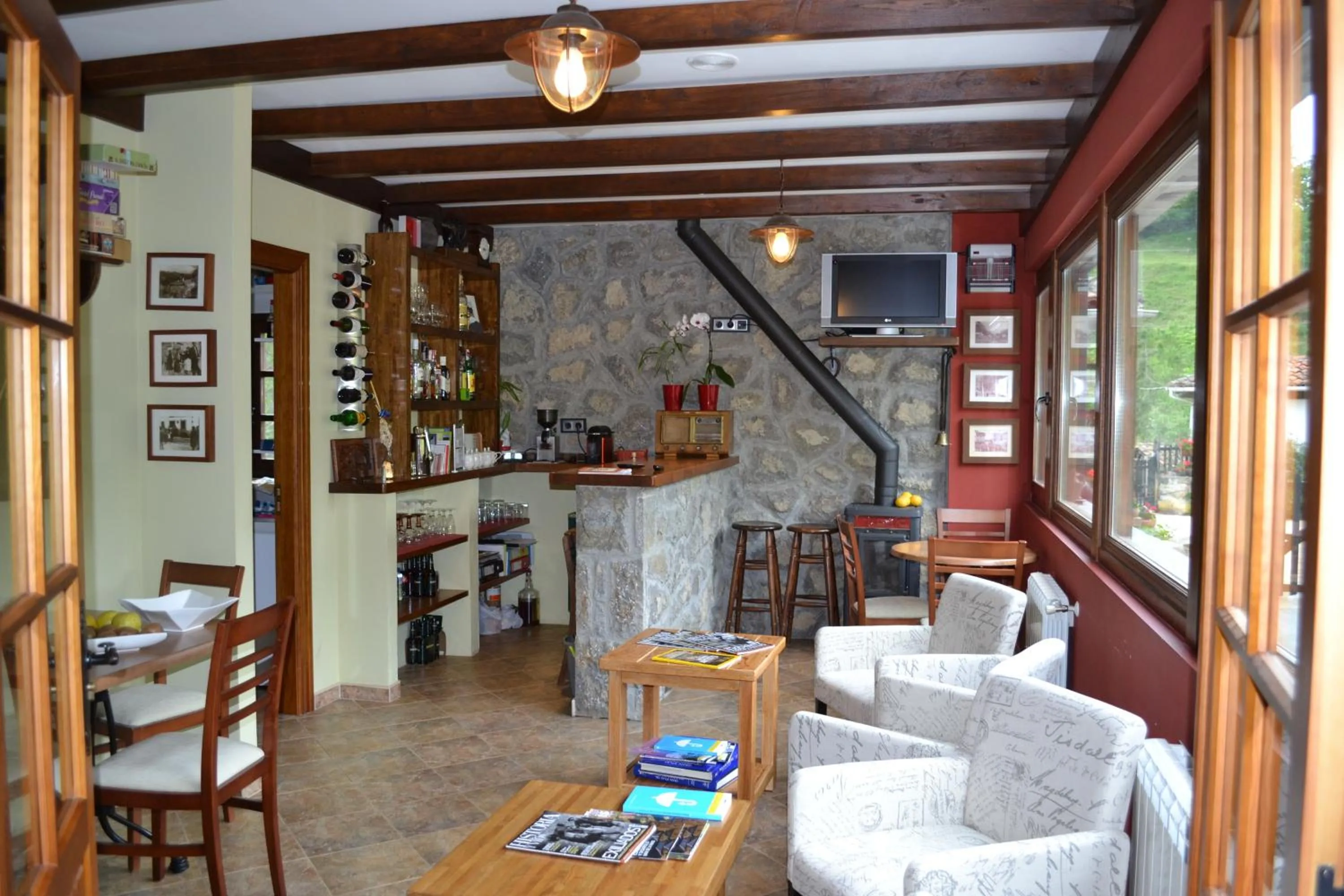 Lounge or bar in Alesga Hotel Rural - Valles del Oso -Asturias