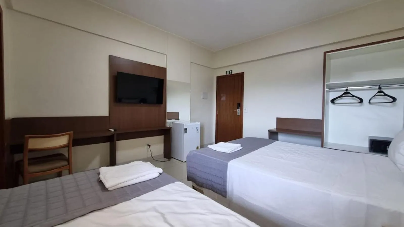 TV and multimedia, Bed in Maper Ouro - by Easy Hotéis