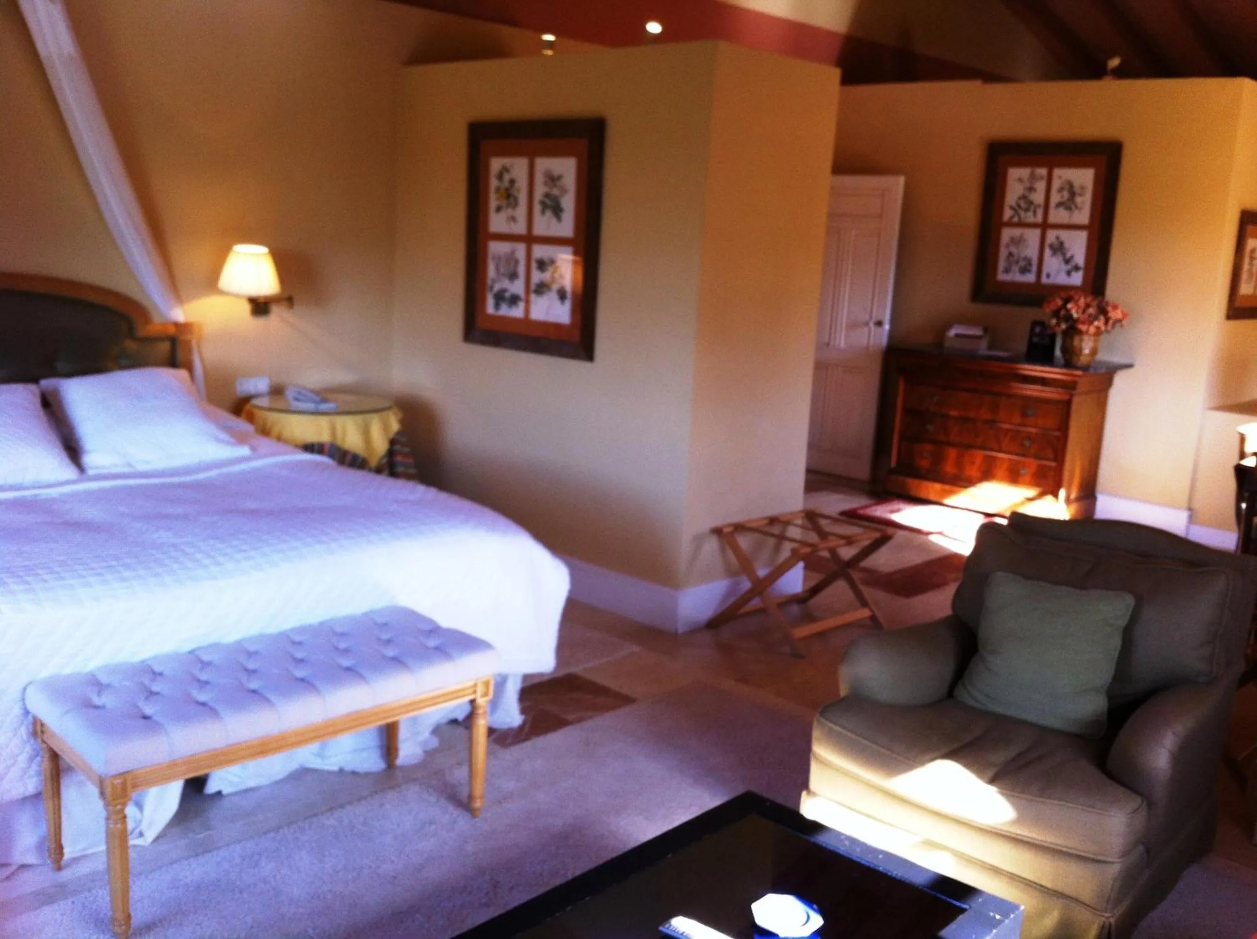 Photo of the whole room, Bed in Hotel Valdepalacios Gourmand 5* GL