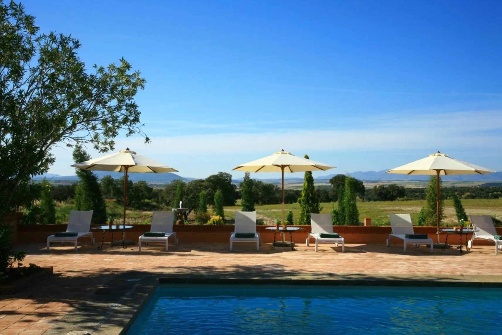 Swimming pool in Hotel Valdepalacios Gourmand 5* GL