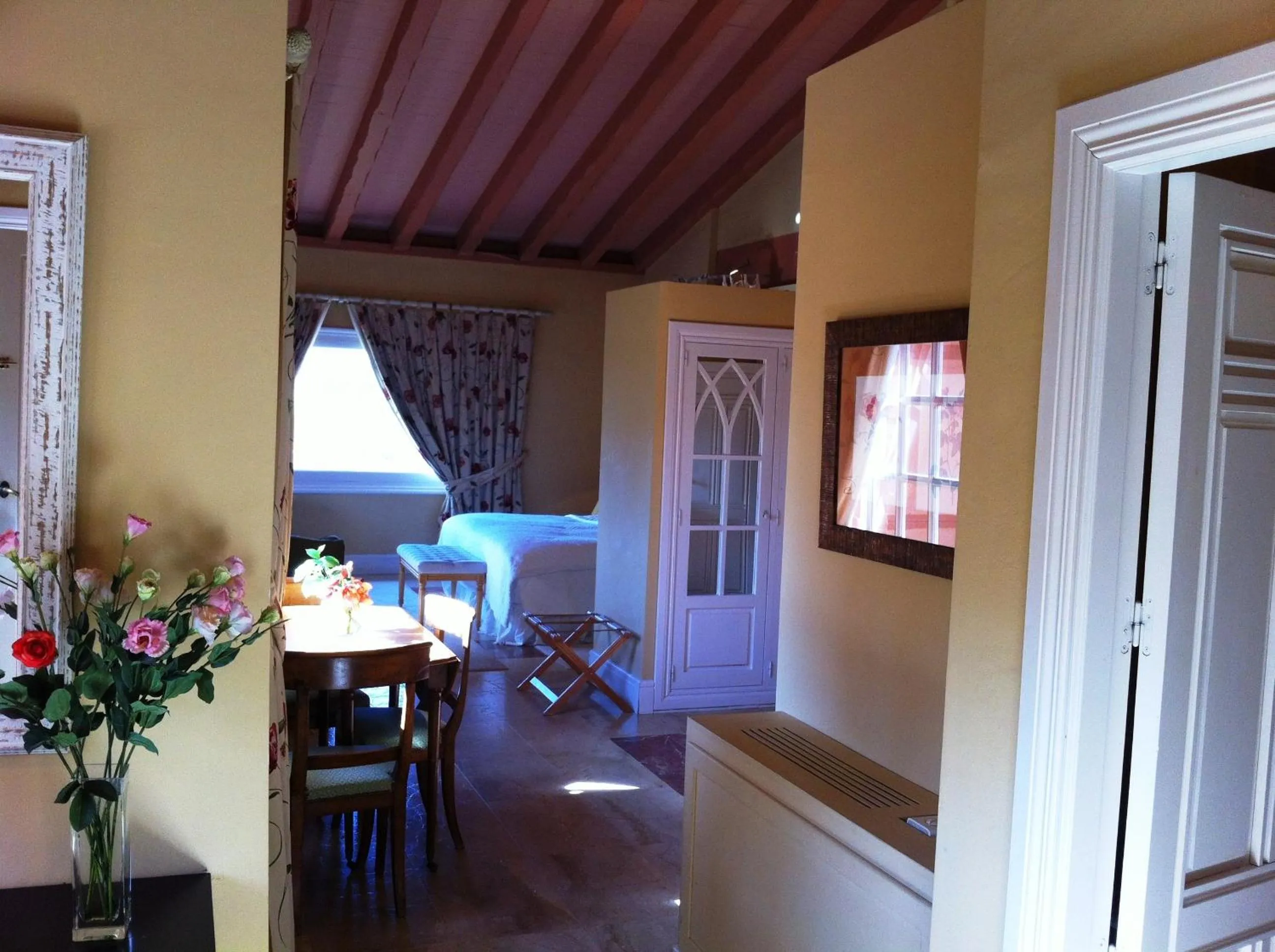 Photo of the whole room in Hotel Valdepalacios Gourmand 5* GL