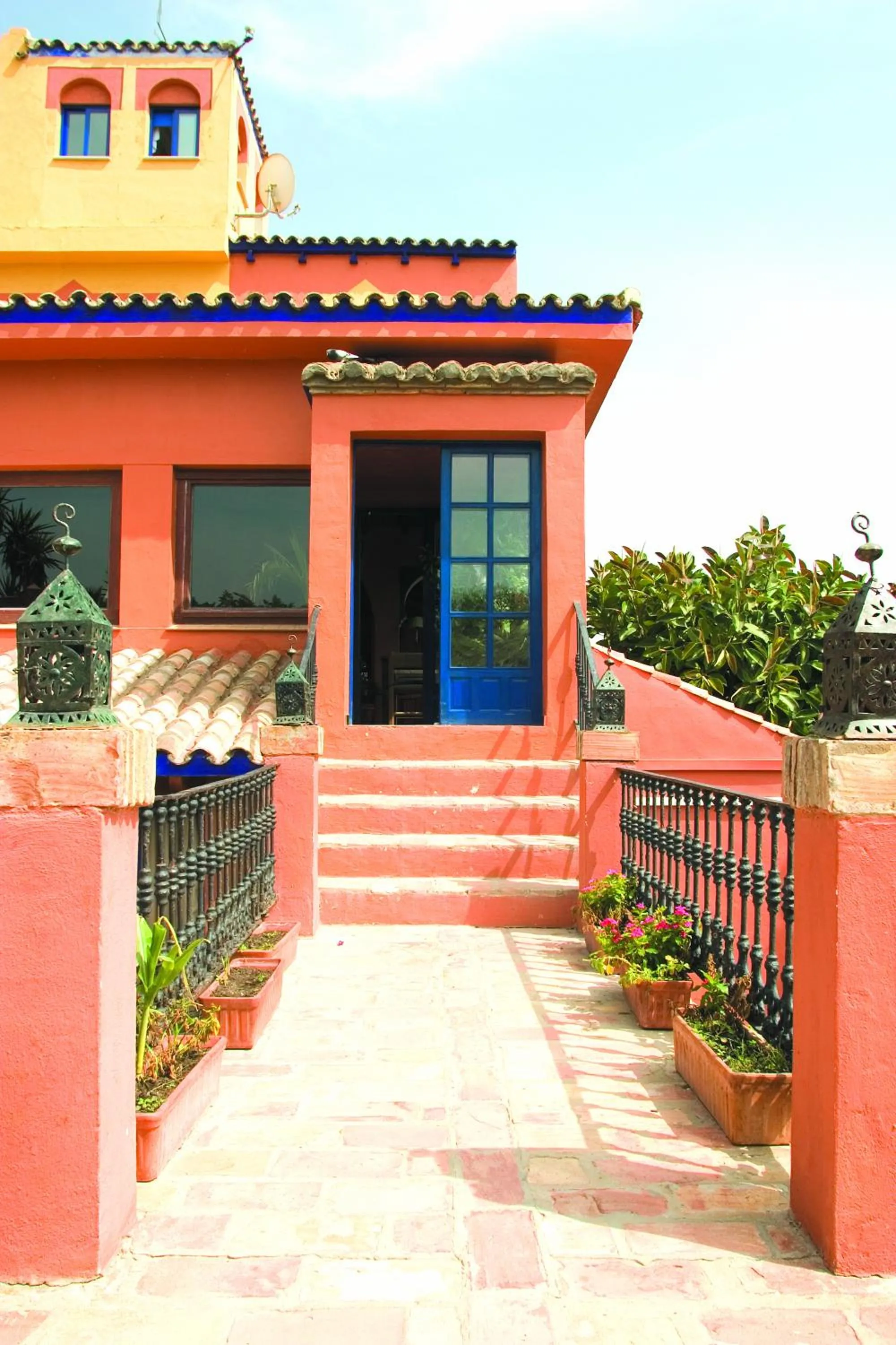Facade/entrance in Beach Hotel Dos Mares