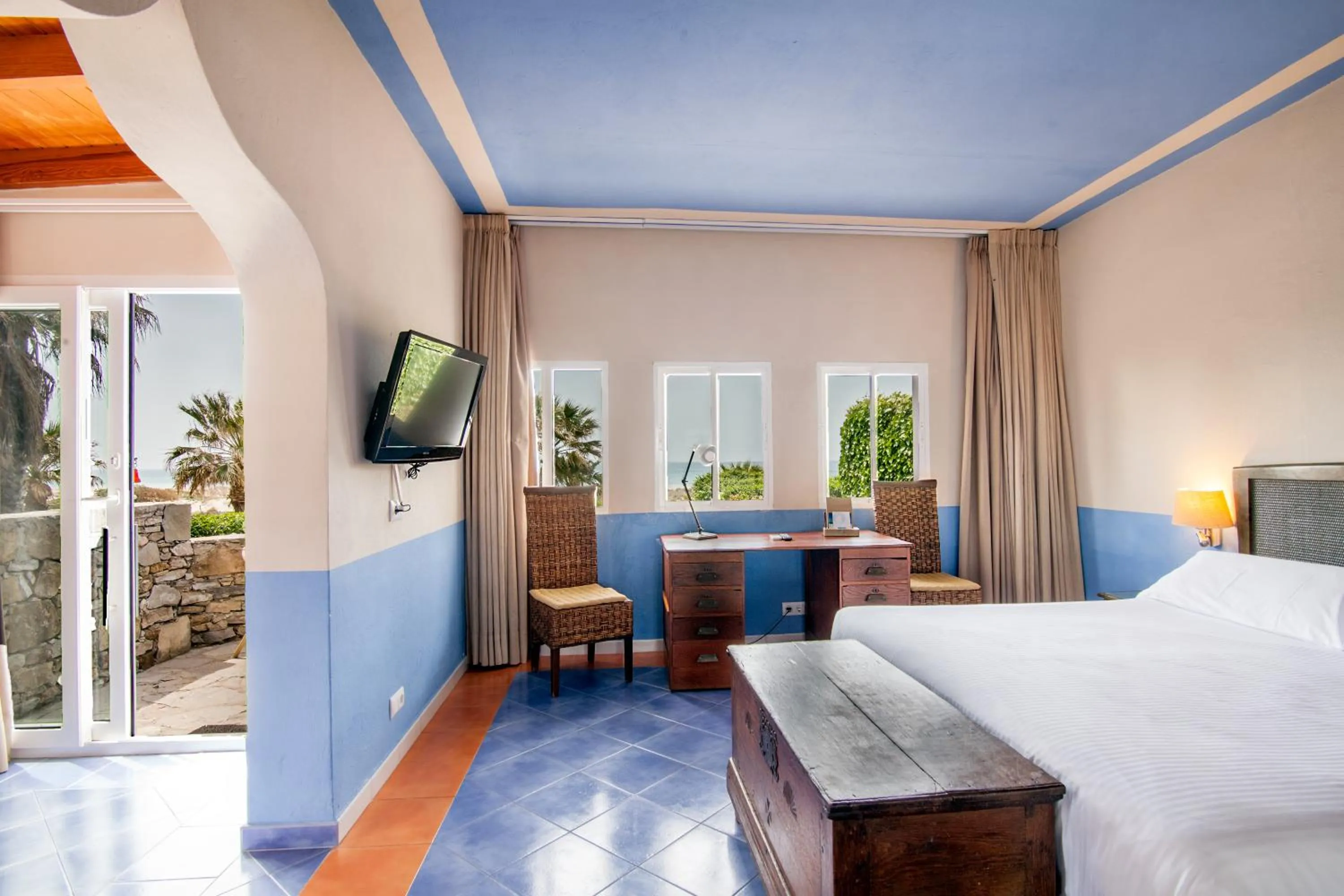 Sea view, Bed in Beach Hotel Dos Mares