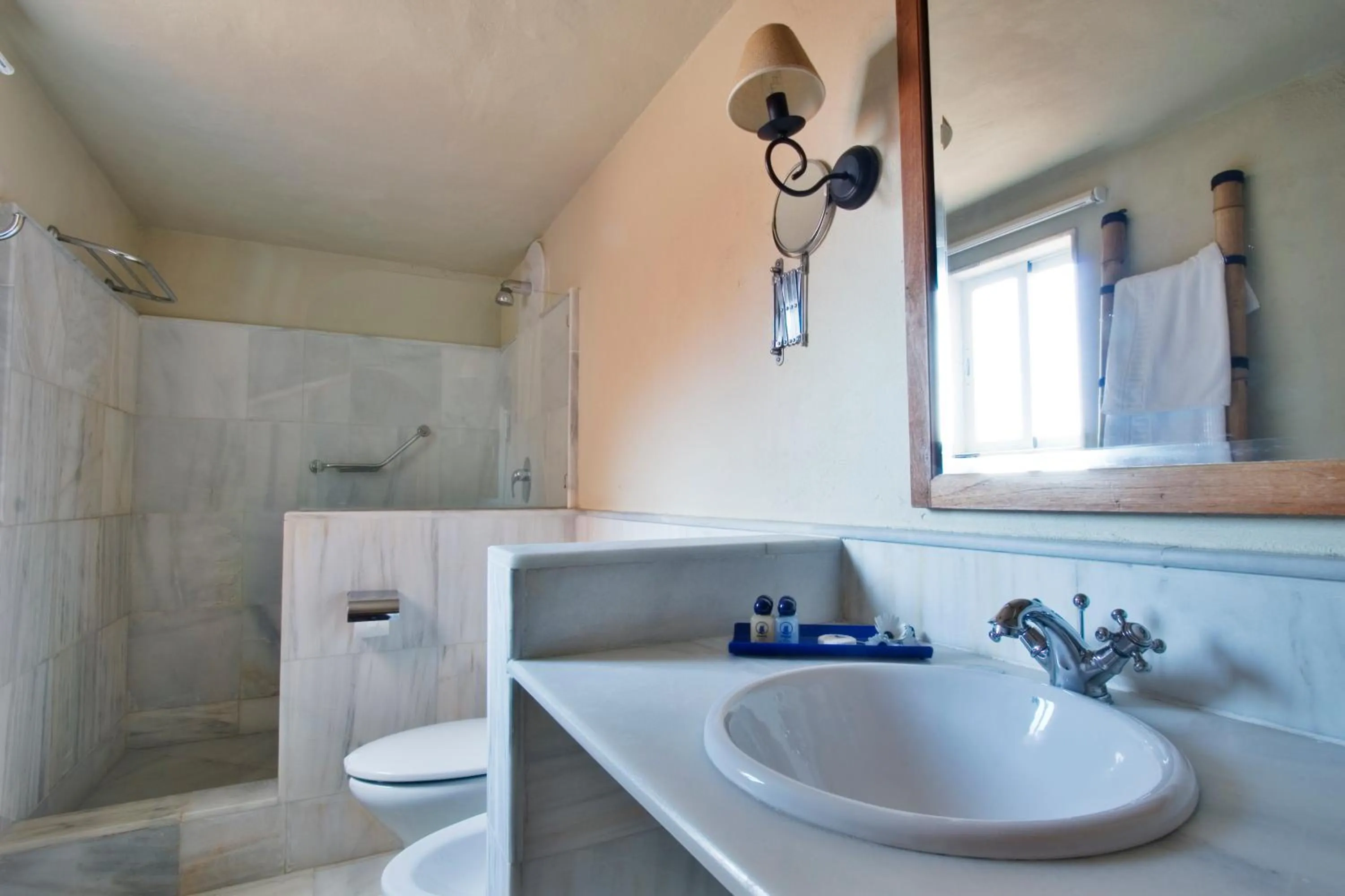 Bathroom in Beach Hotel Dos Mares