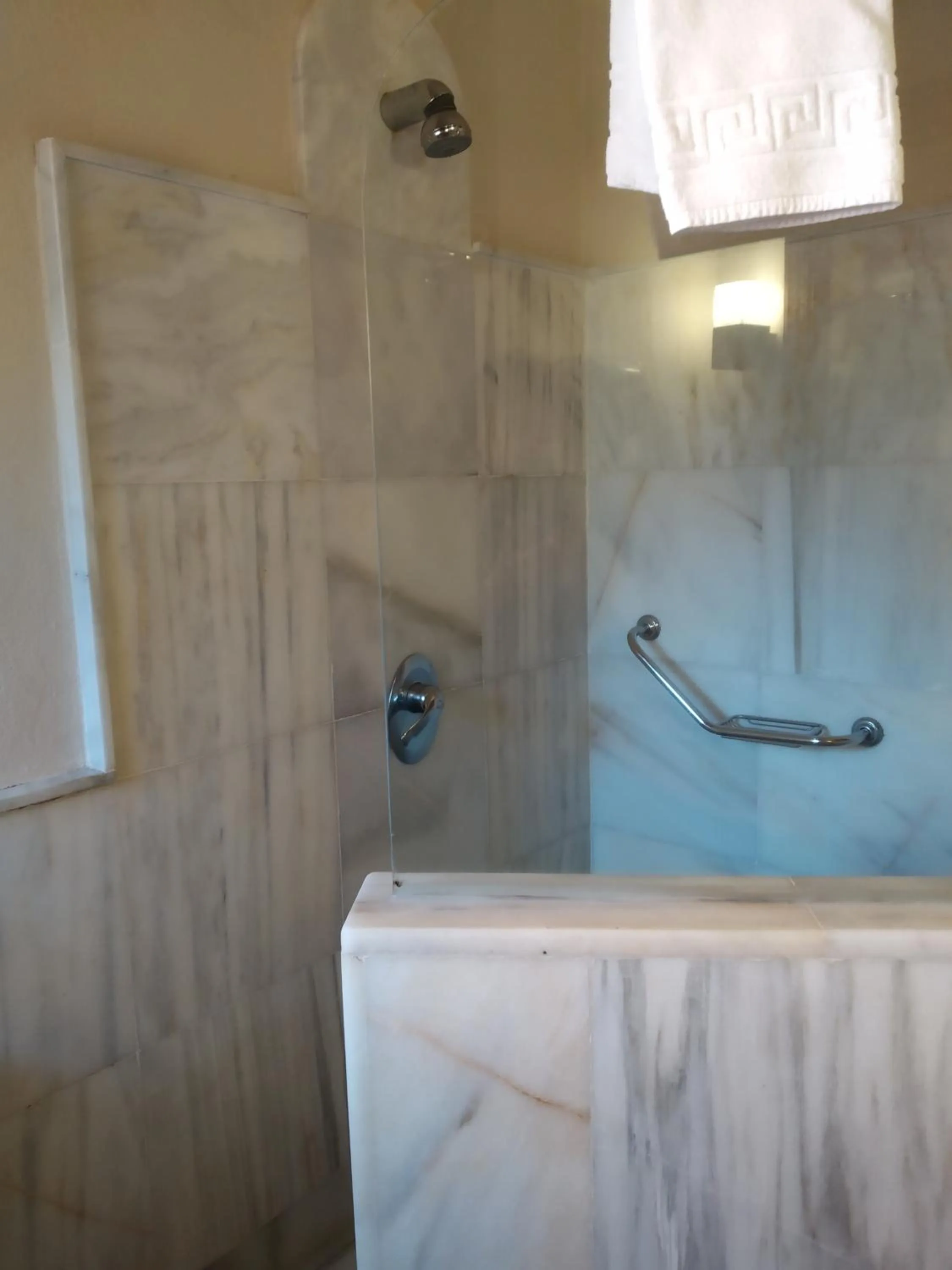 Bathroom in Beach Hotel Dos Mares