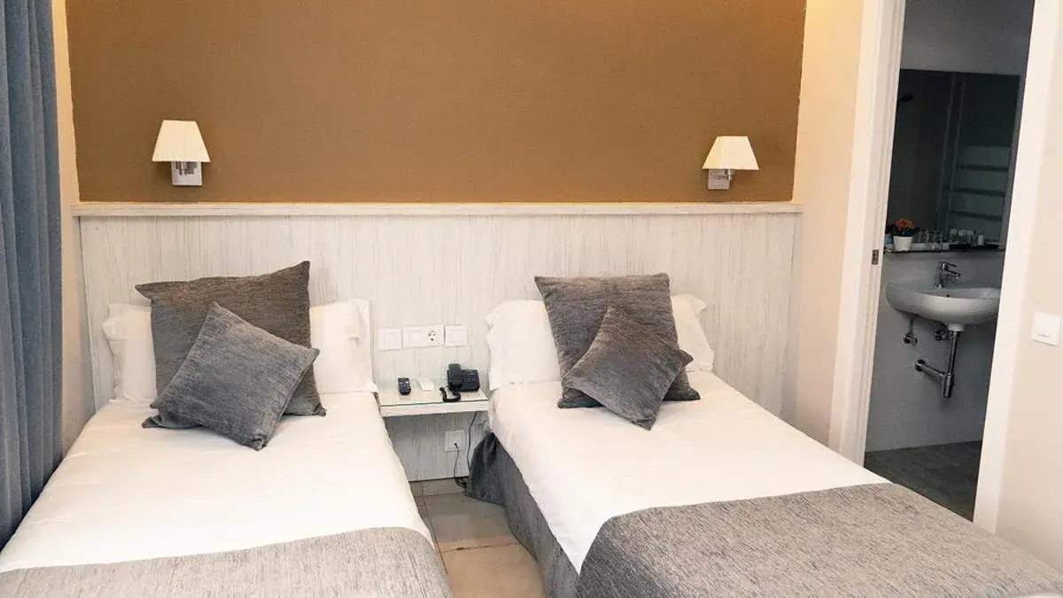 Bed in Hotel Coronado Bed in Hotel Coronado