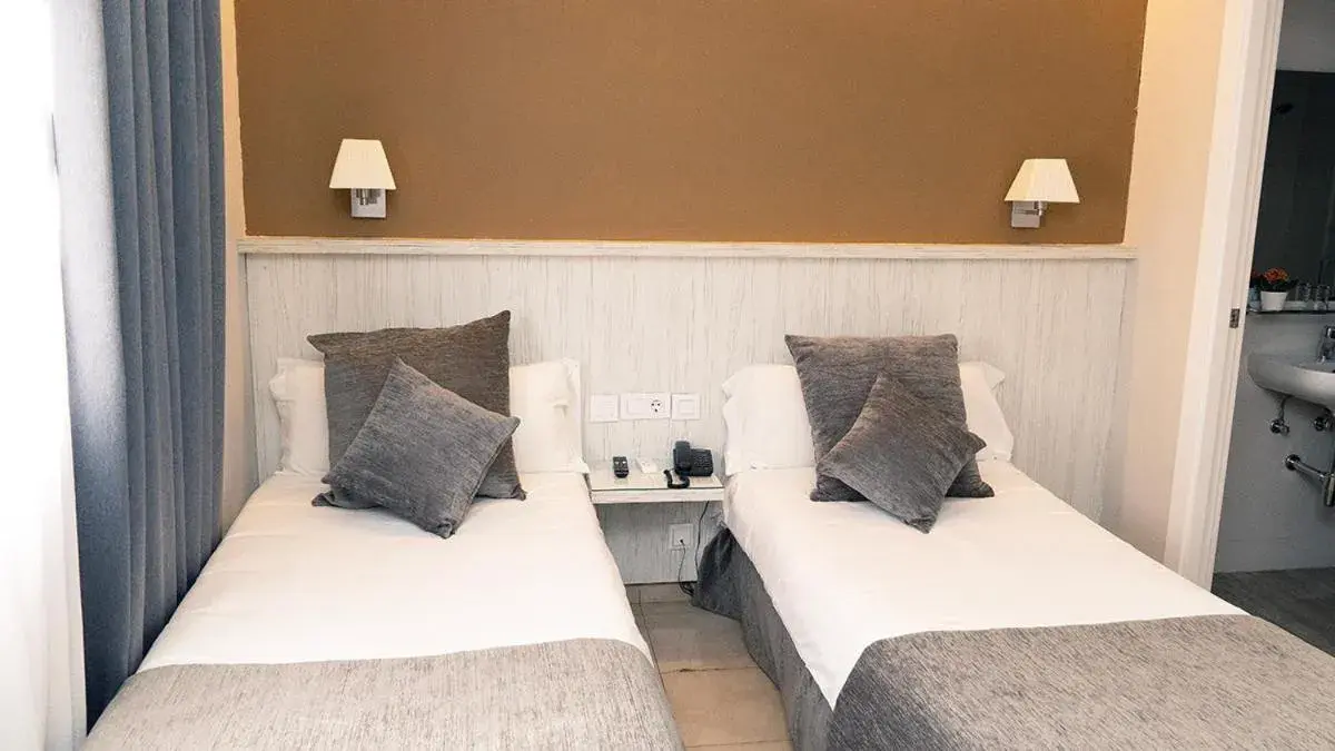 Bed in Hotel Coronado Bed in Hotel Coronado