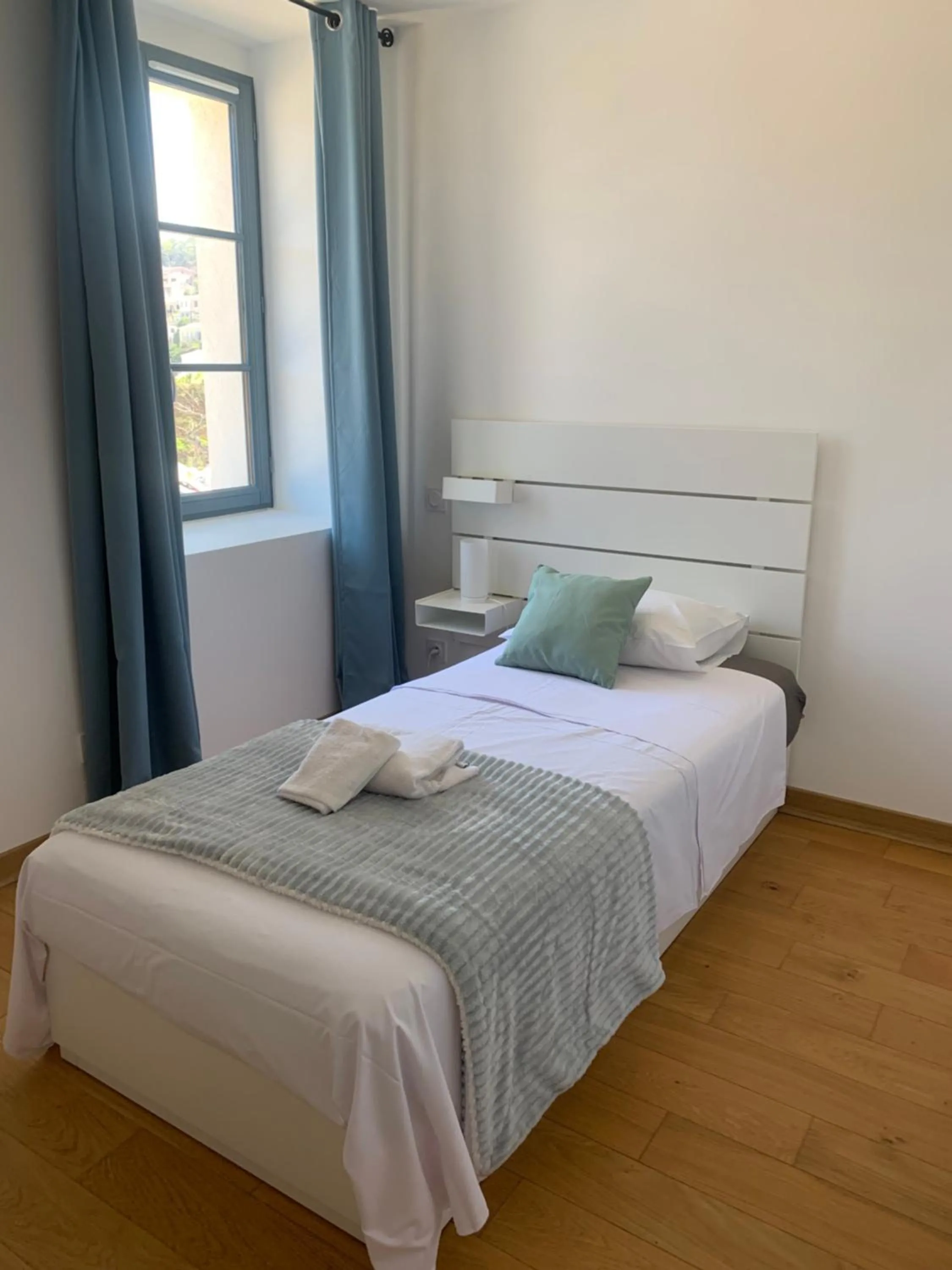 Bed in Les Hauts du Port-Appartement neuf sur le port