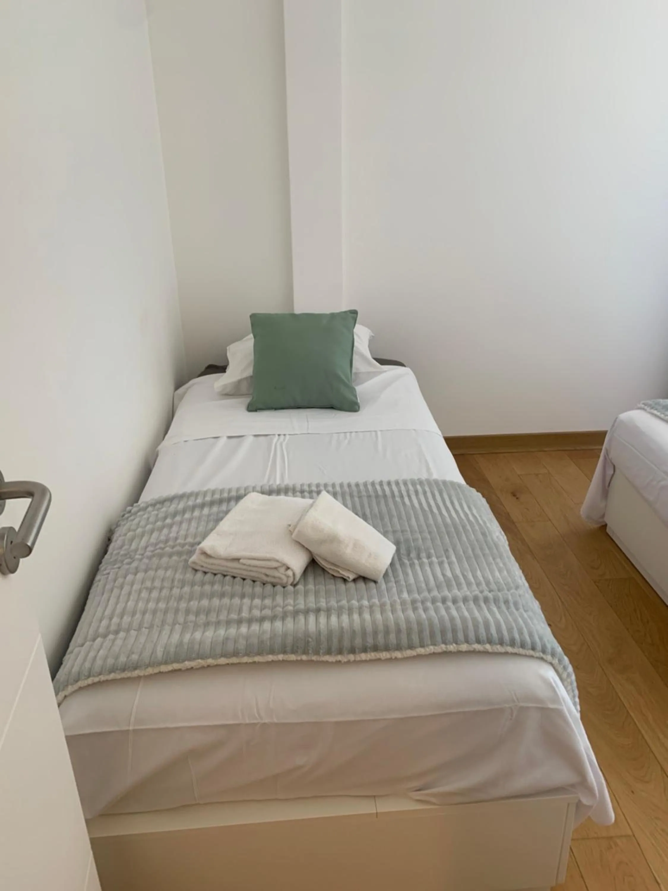 Bed in Les Hauts du Port-Appartement neuf sur le port