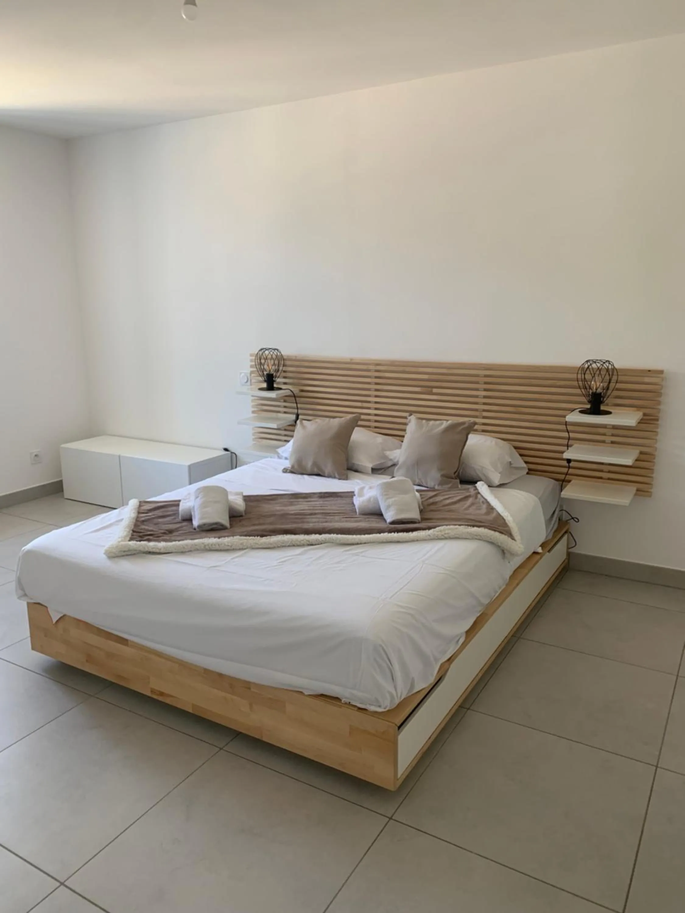 Bed in Les Hauts du Port-Appartement neuf sur le port