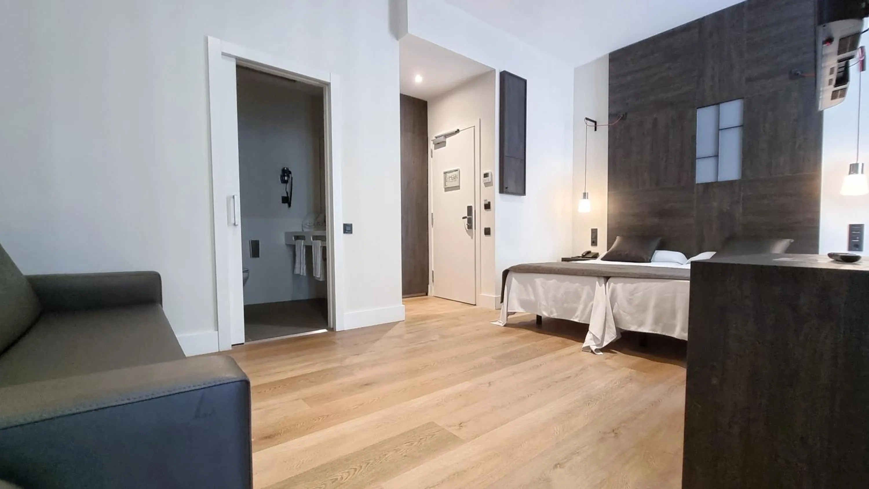 Bathroom, Bed in Hotel Sant Agustí