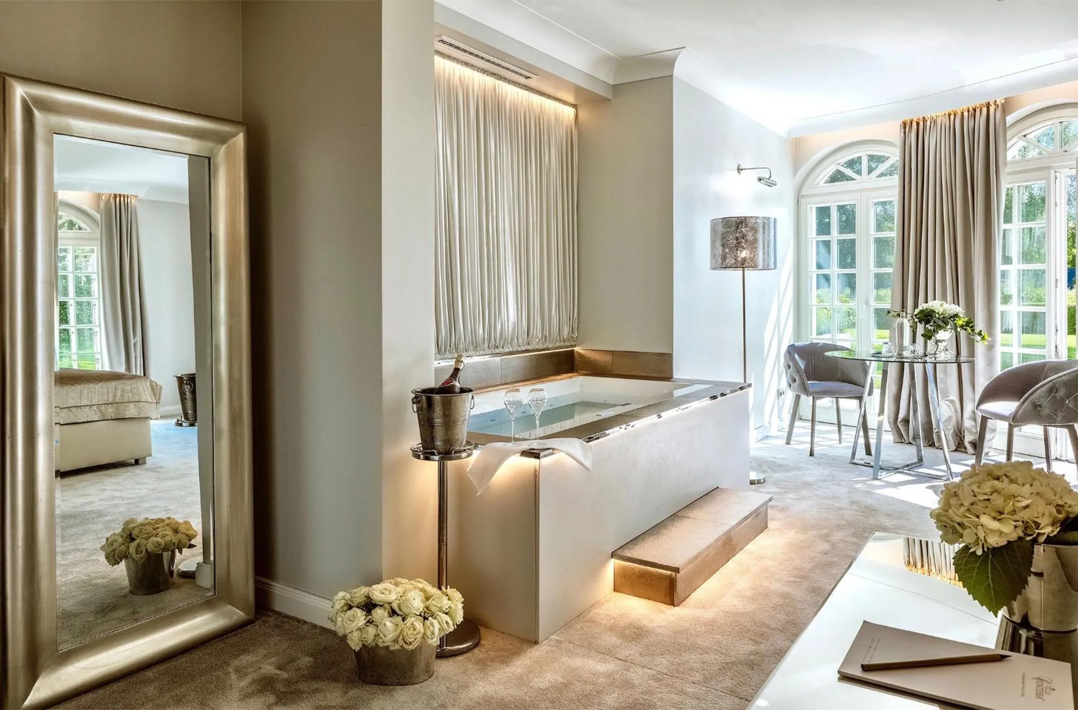 Hot Tub in Villa Contessa - Luxury Spa Hotels