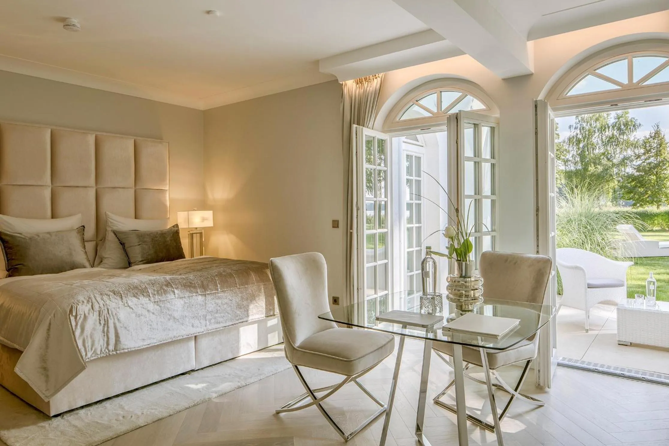 Bed in Villa Contessa - Luxury Spa Hotels