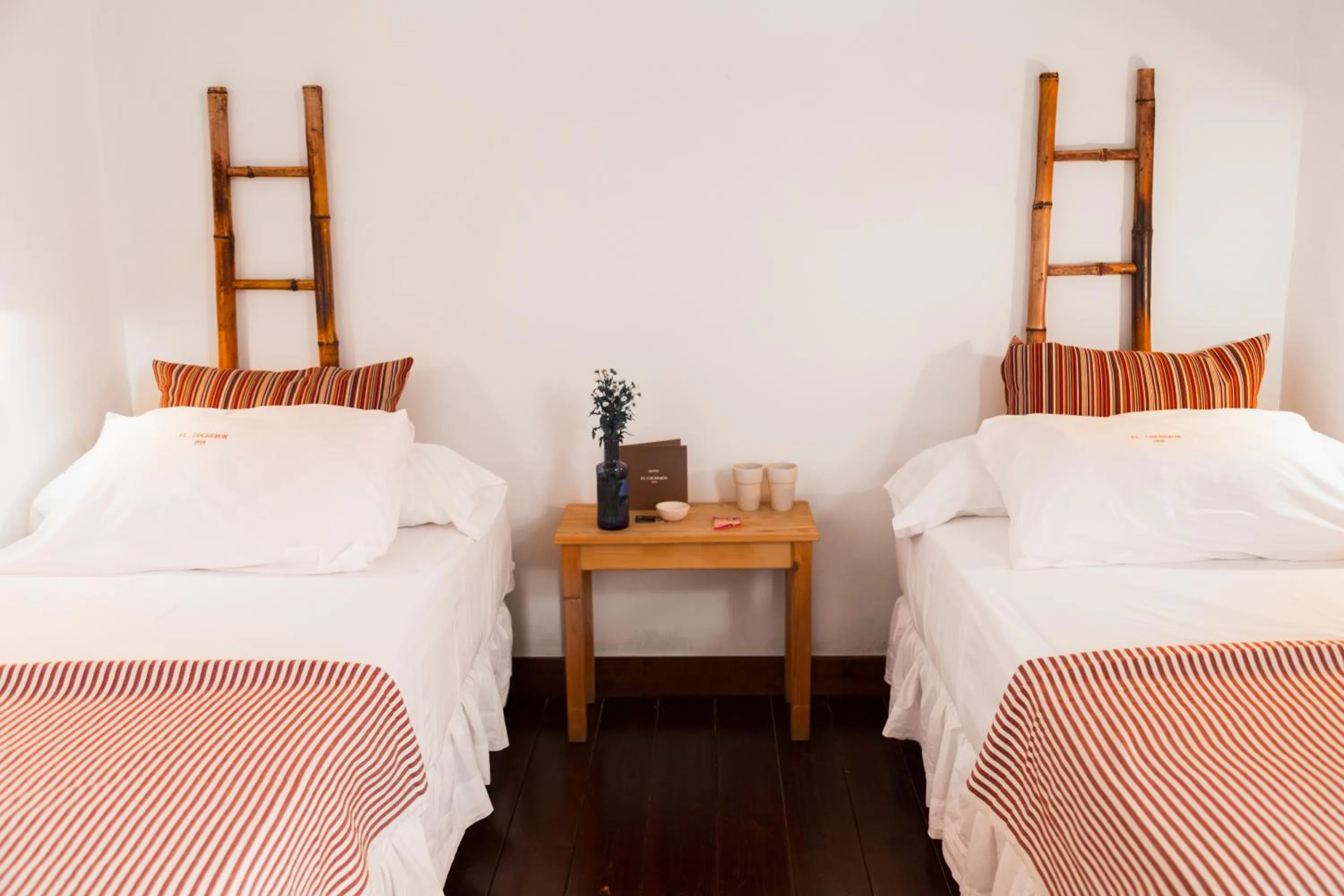 Photo of the whole room, Bed in El Cocheron 1919