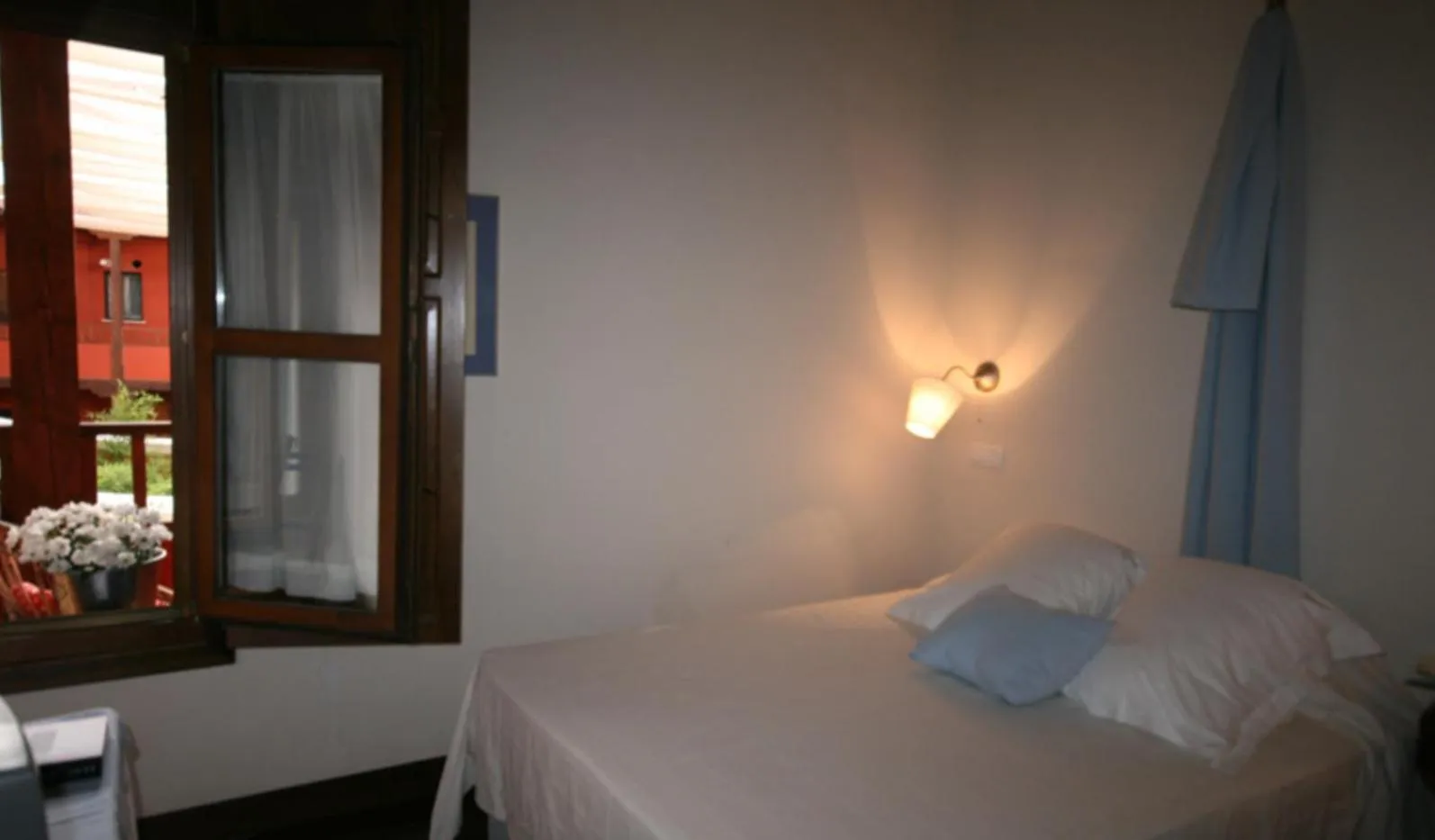 Photo of the whole room, Bed in El Cocheron 1919