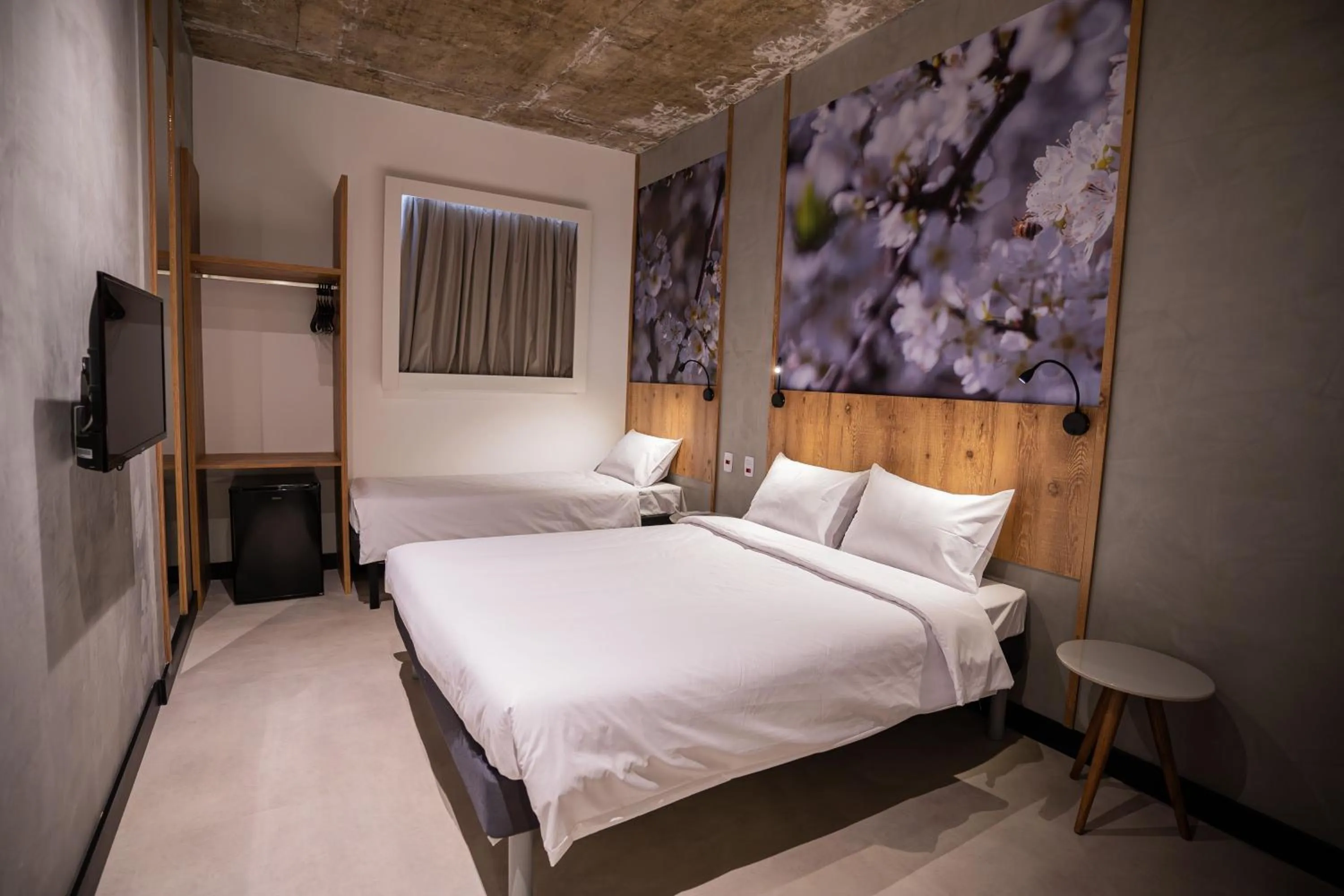 Photo of the whole room, Bed in CAMPOS DE HOLAMBRA INN