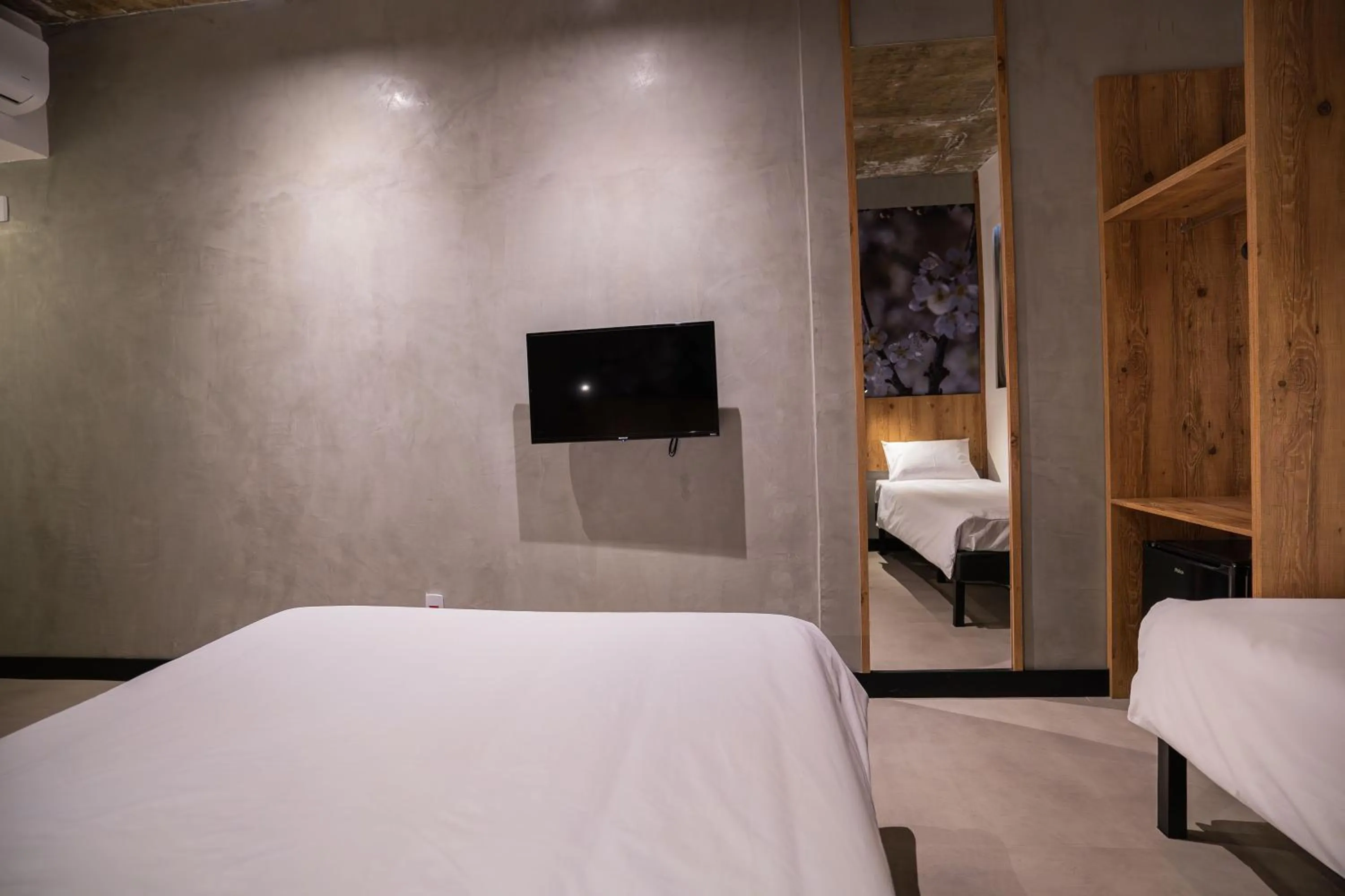 Photo of the whole room, Bed in CAMPOS DE HOLAMBRA INN