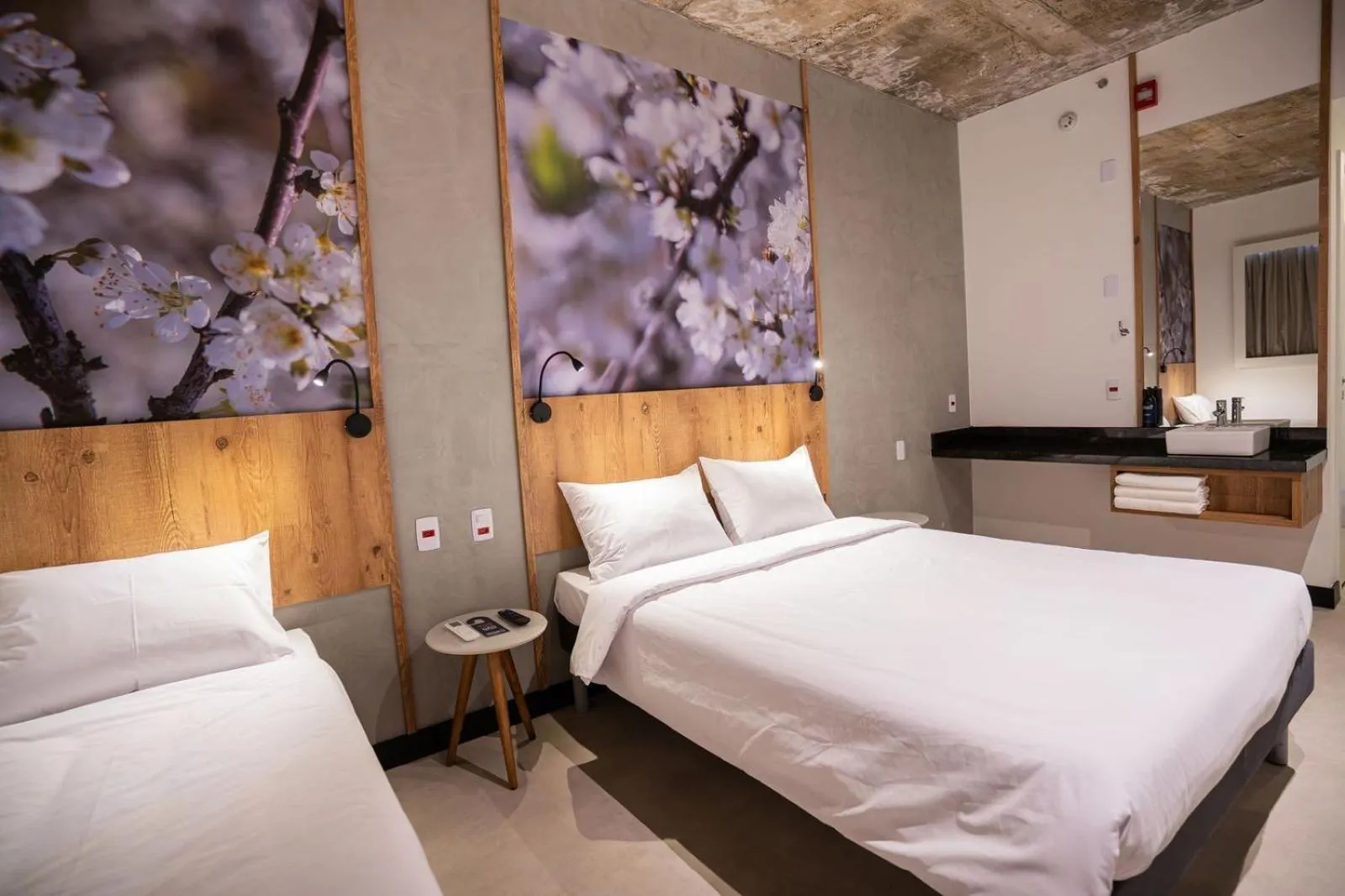 Photo of the whole room, Bed in CAMPOS DE HOLAMBRA INN