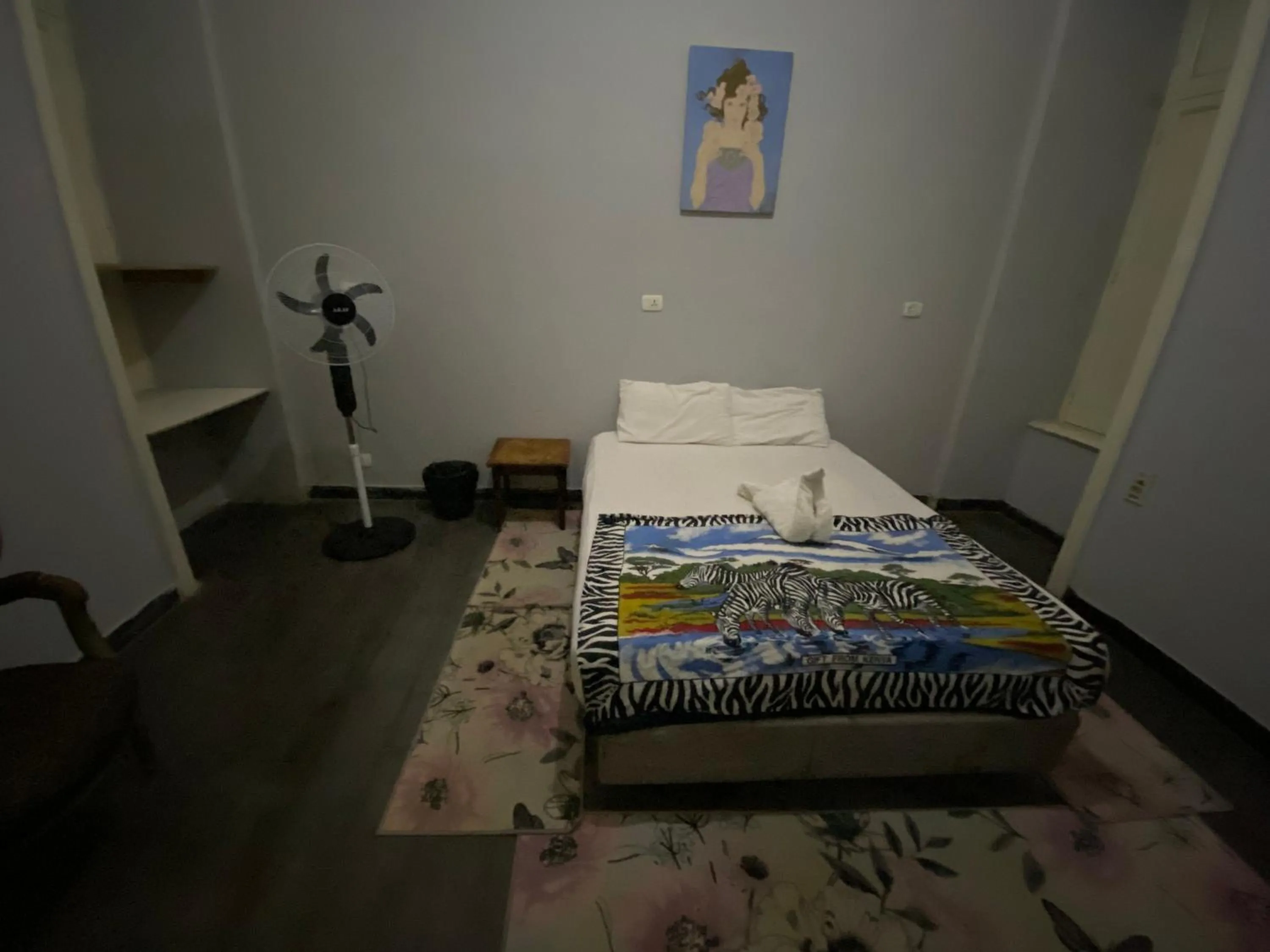 Photo of the whole room, Bed in cairo central house