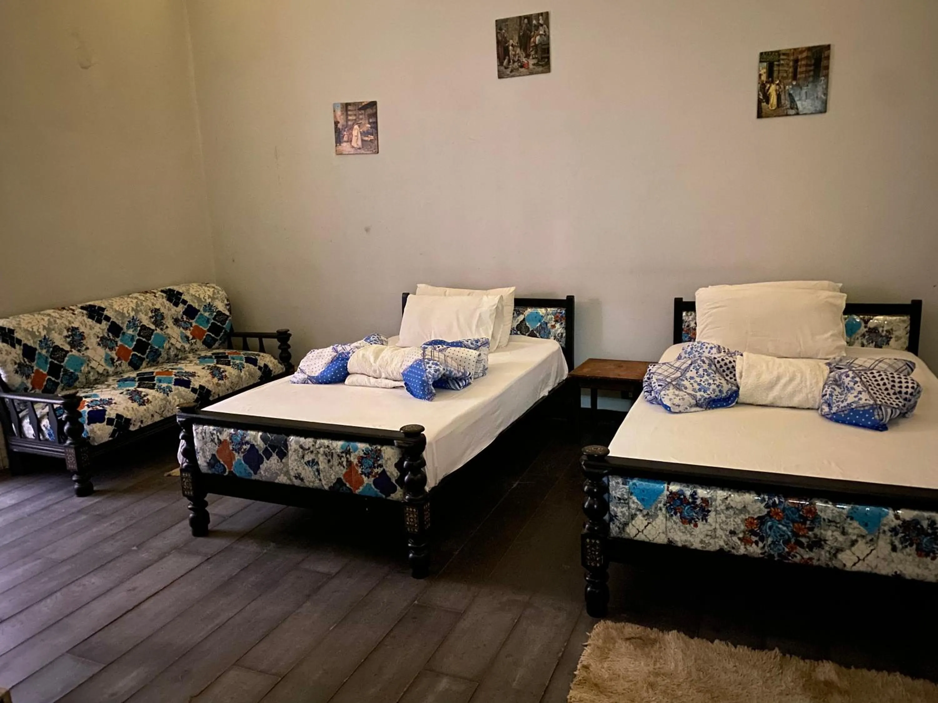 Bedroom, Bed in cairo central house