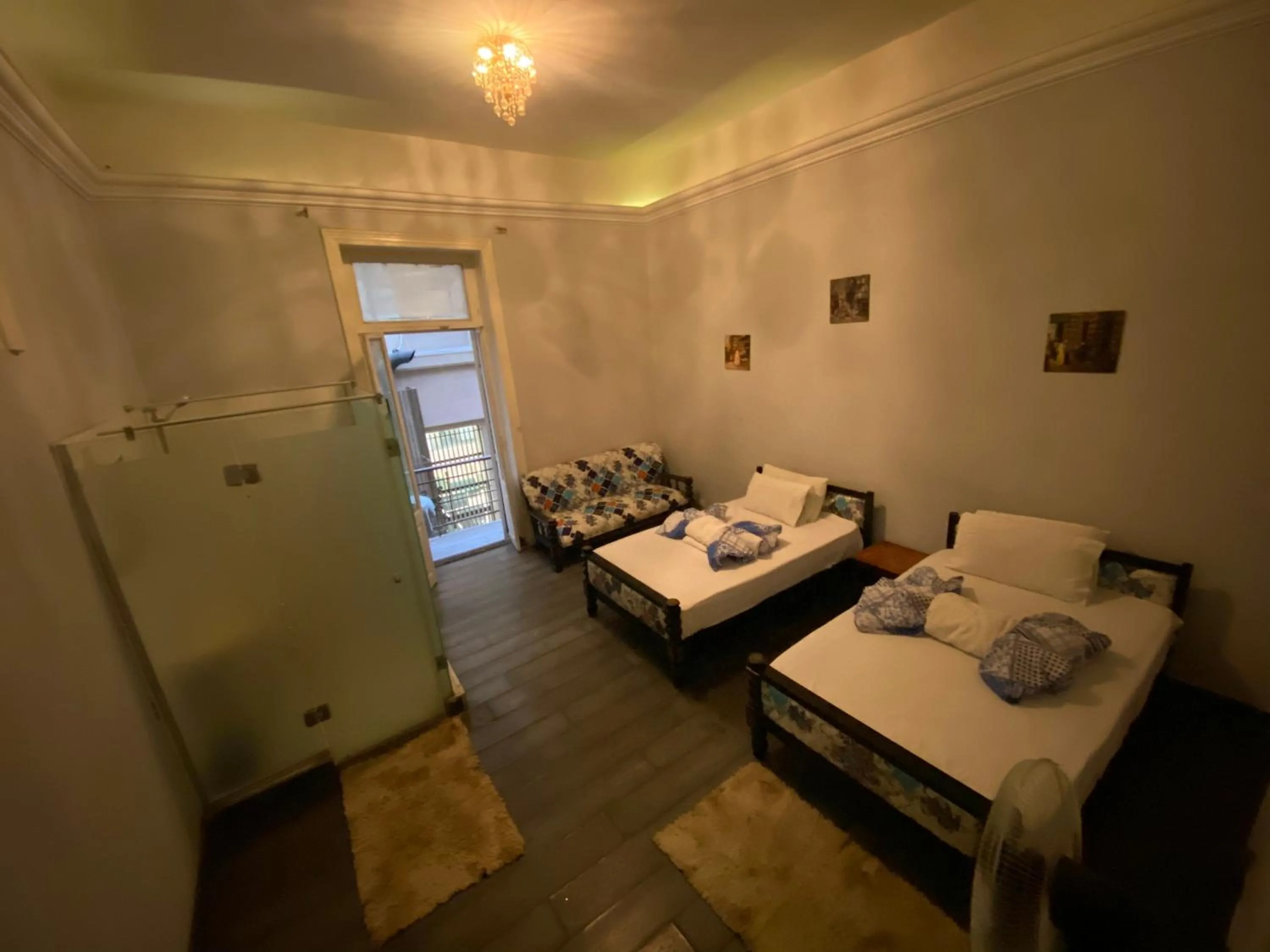 Bedroom, Bed in cairo central house