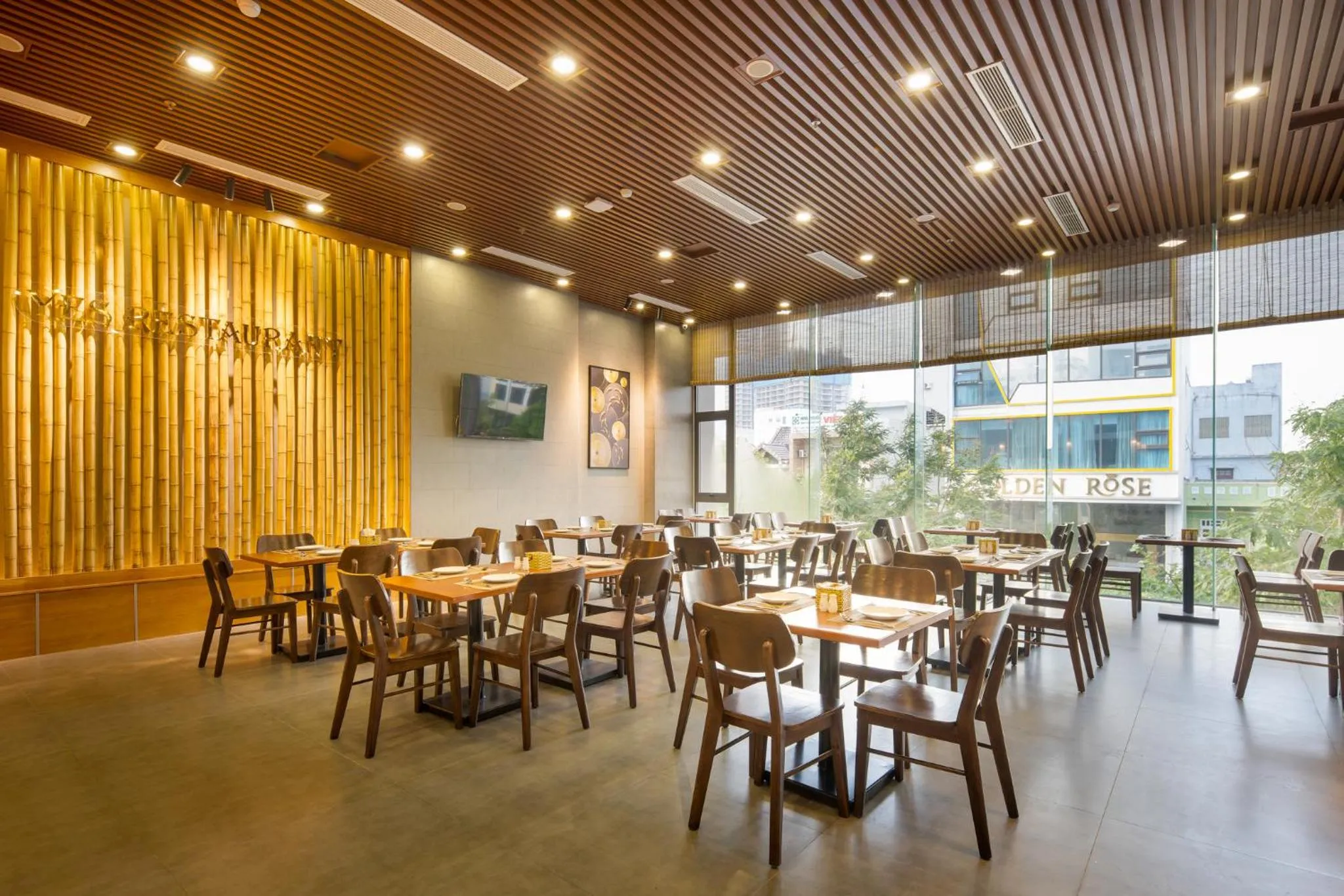 Restaurant/places to eat in Yes Hotel Đà Nẵng