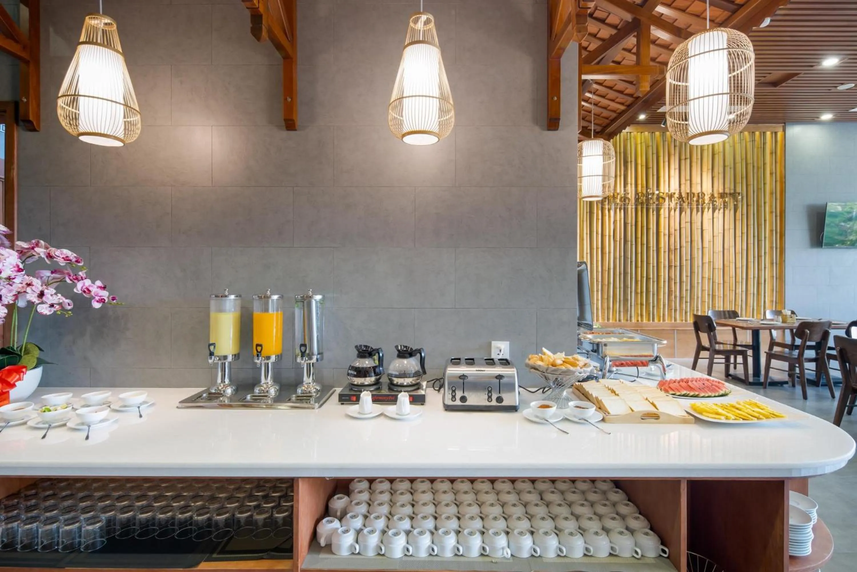 Restaurant/places to eat in Yes Hotel Đà Nẵng