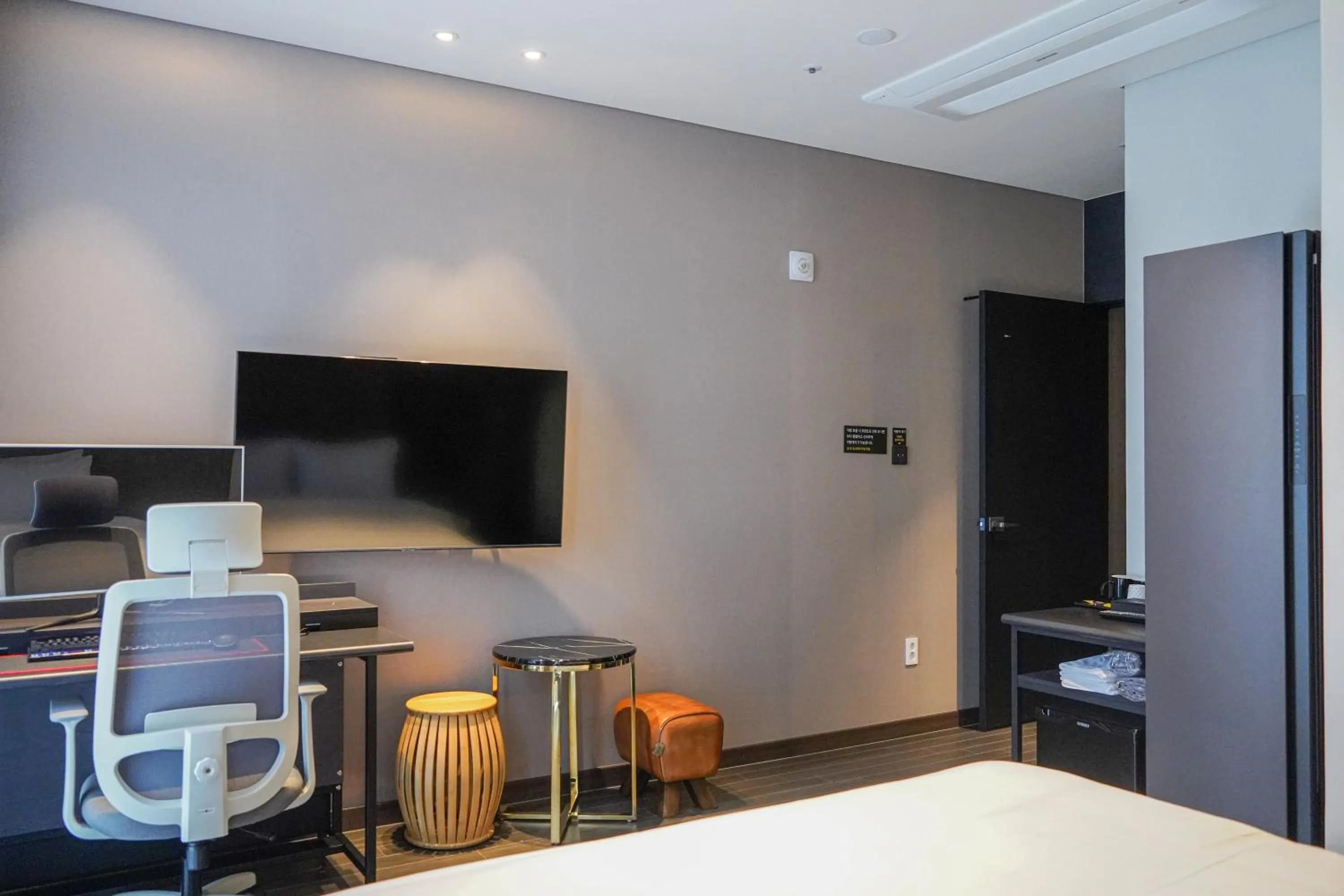 Bed in Rose Bay Hotel