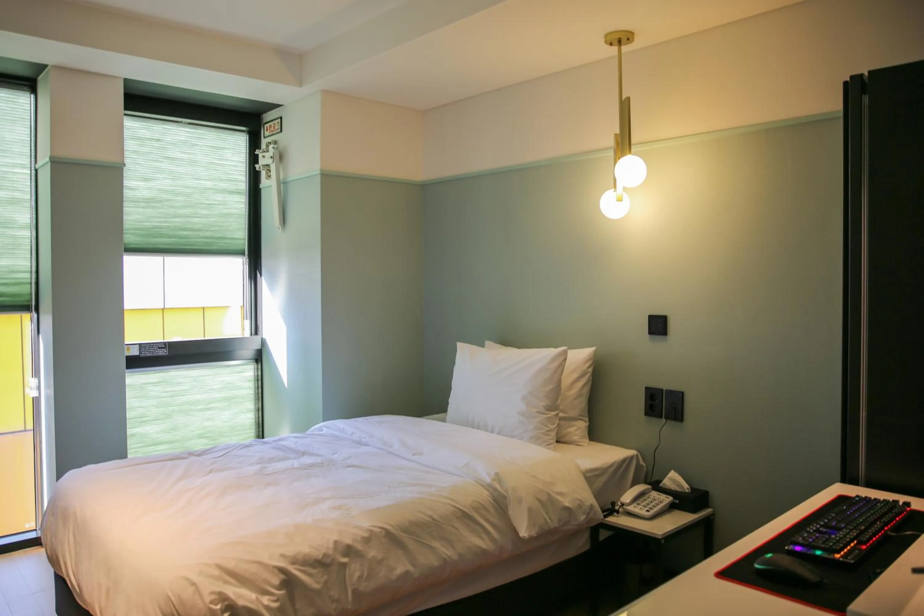 Bed in Rose Bay Hotel