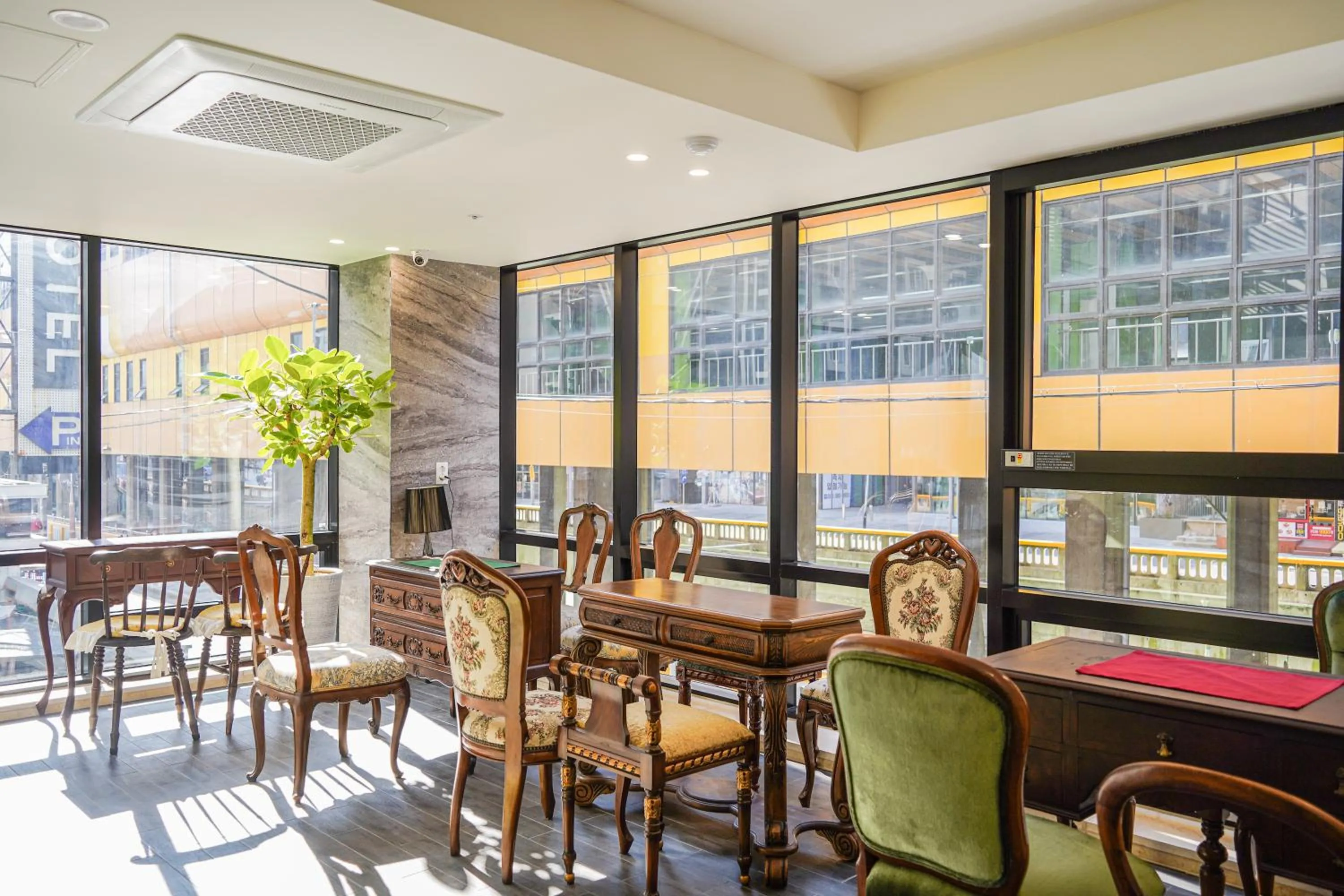 Seating area in Rose Bay Hotel