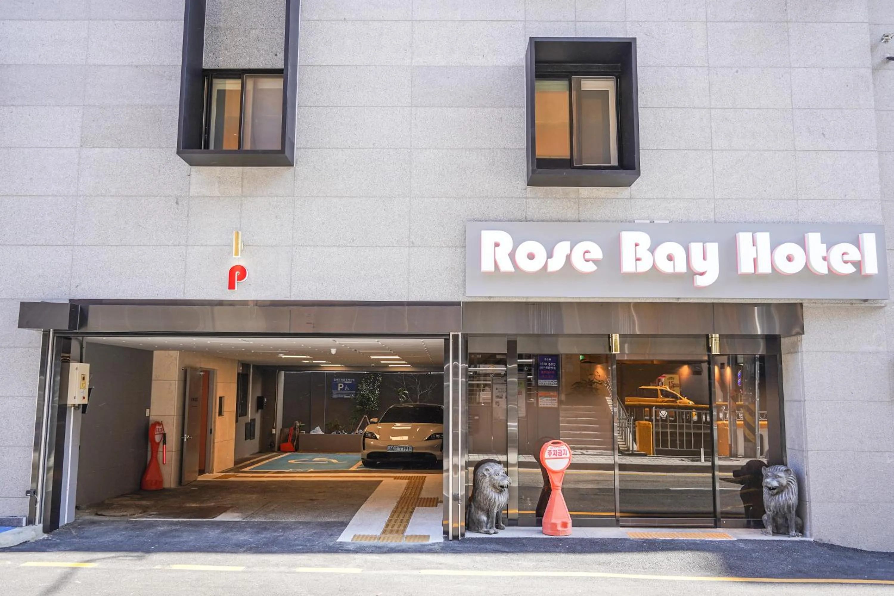 Property building in Rose Bay Hotel