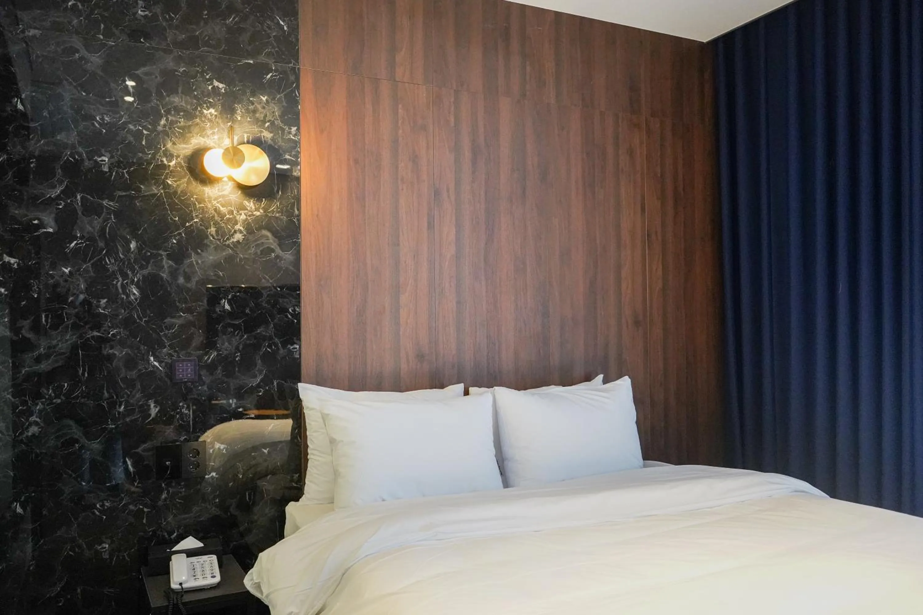 Bed in Rose Bay Hotel