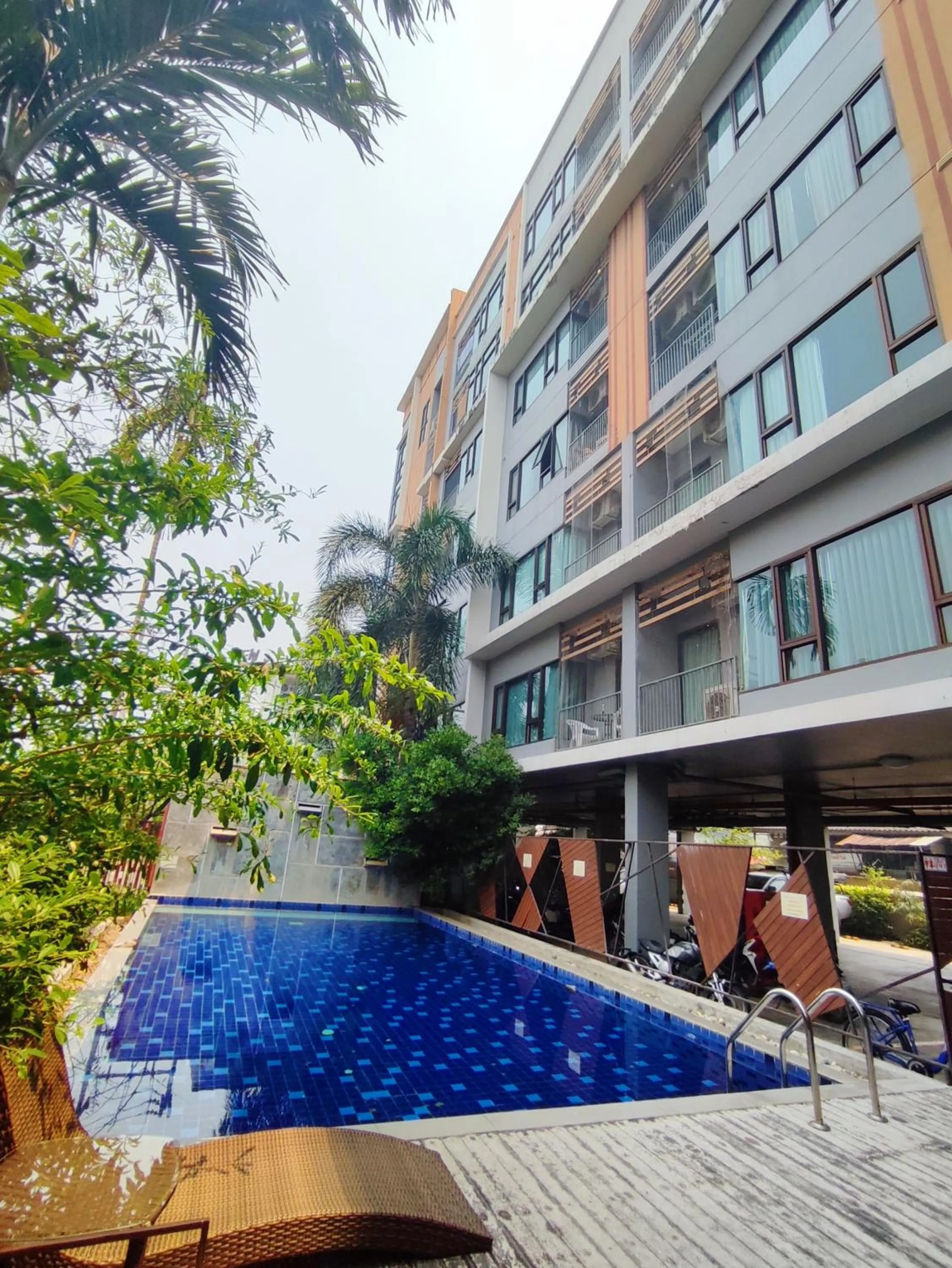 Pool view in Deluxe Rooms by Suwan Style Agency