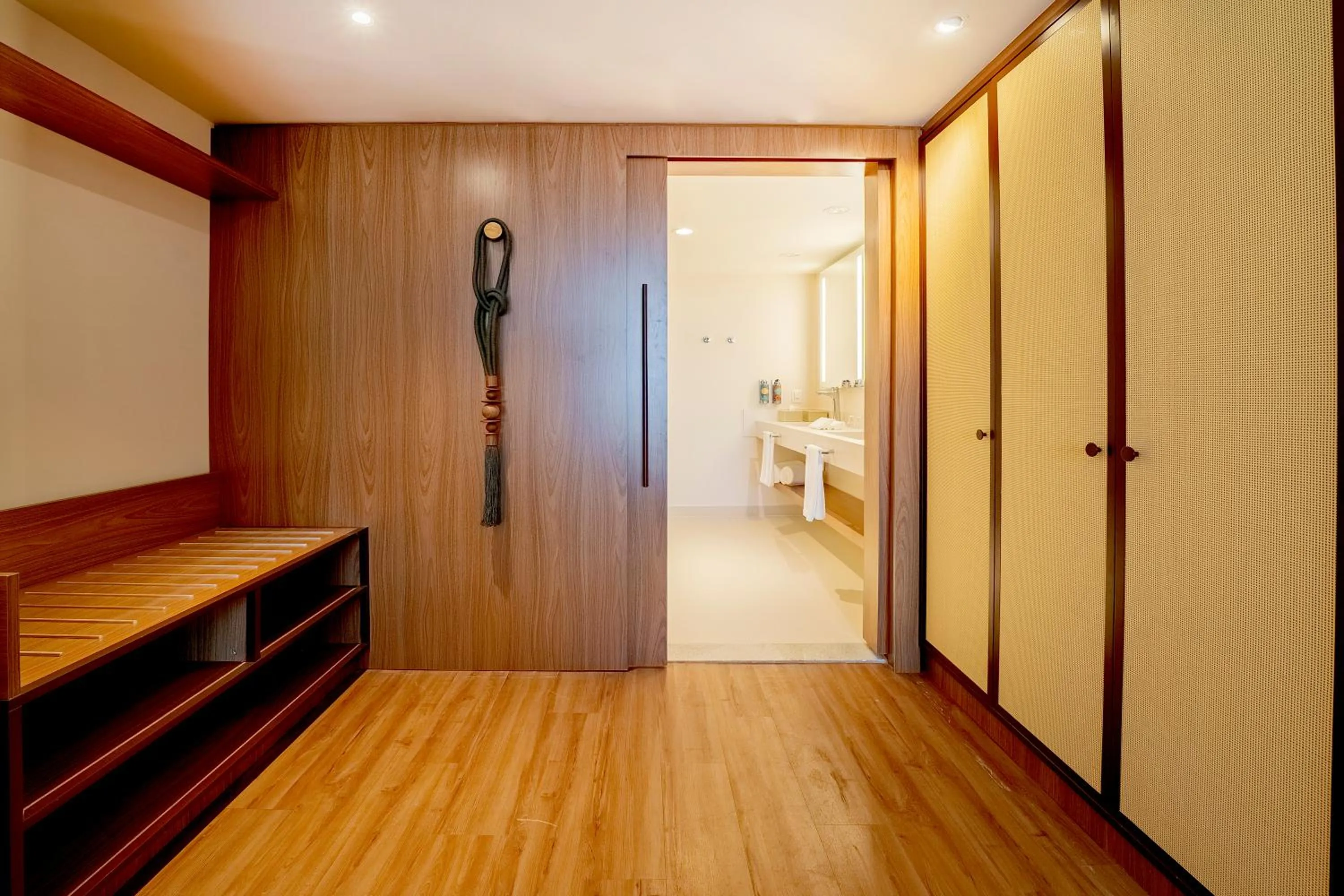 locker, Bed in Grand Mercure Rio de Janeiro Copacabana