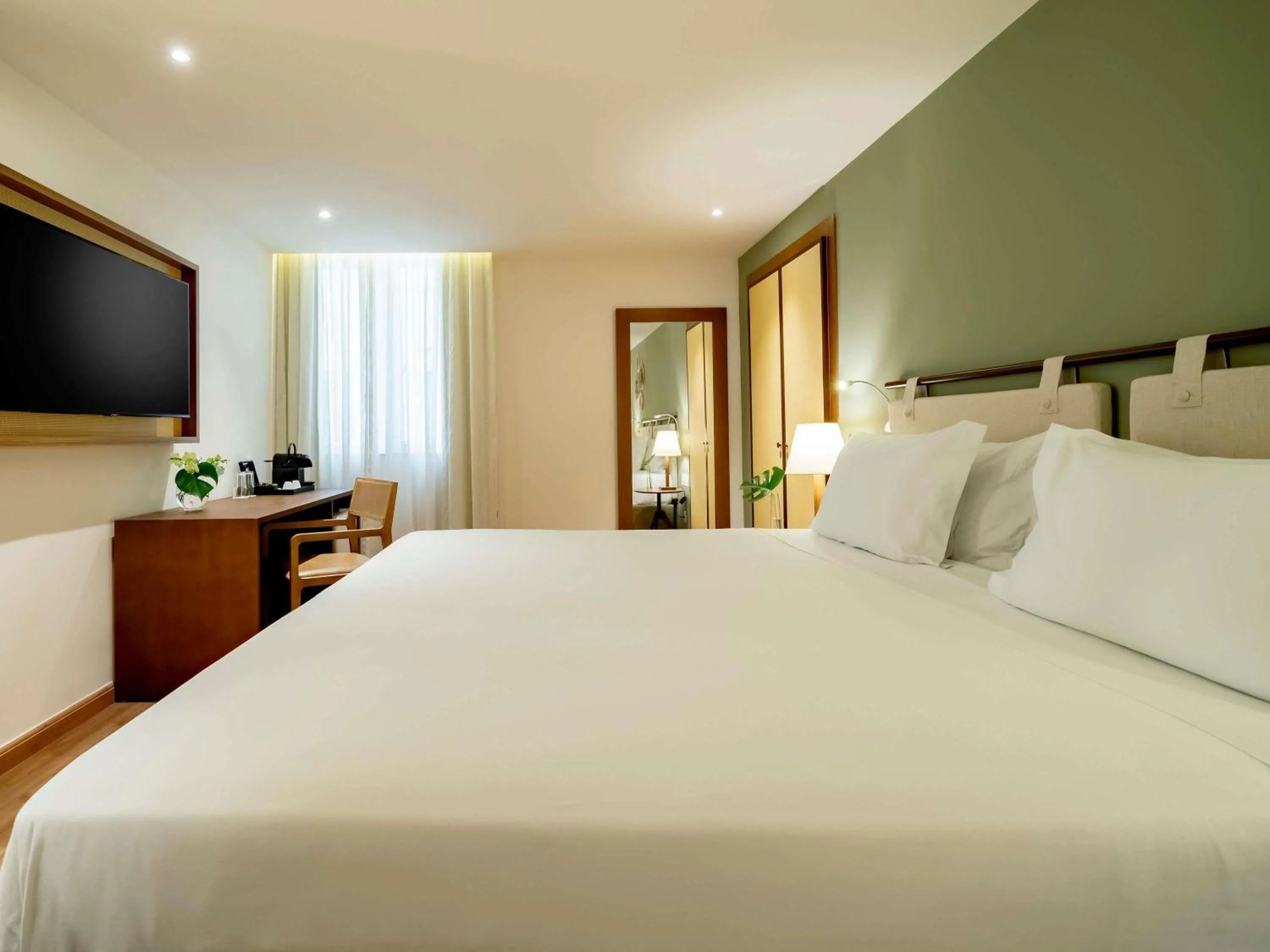 Bedroom, Bed in Grand Mercure Rio de Janeiro Copacabana