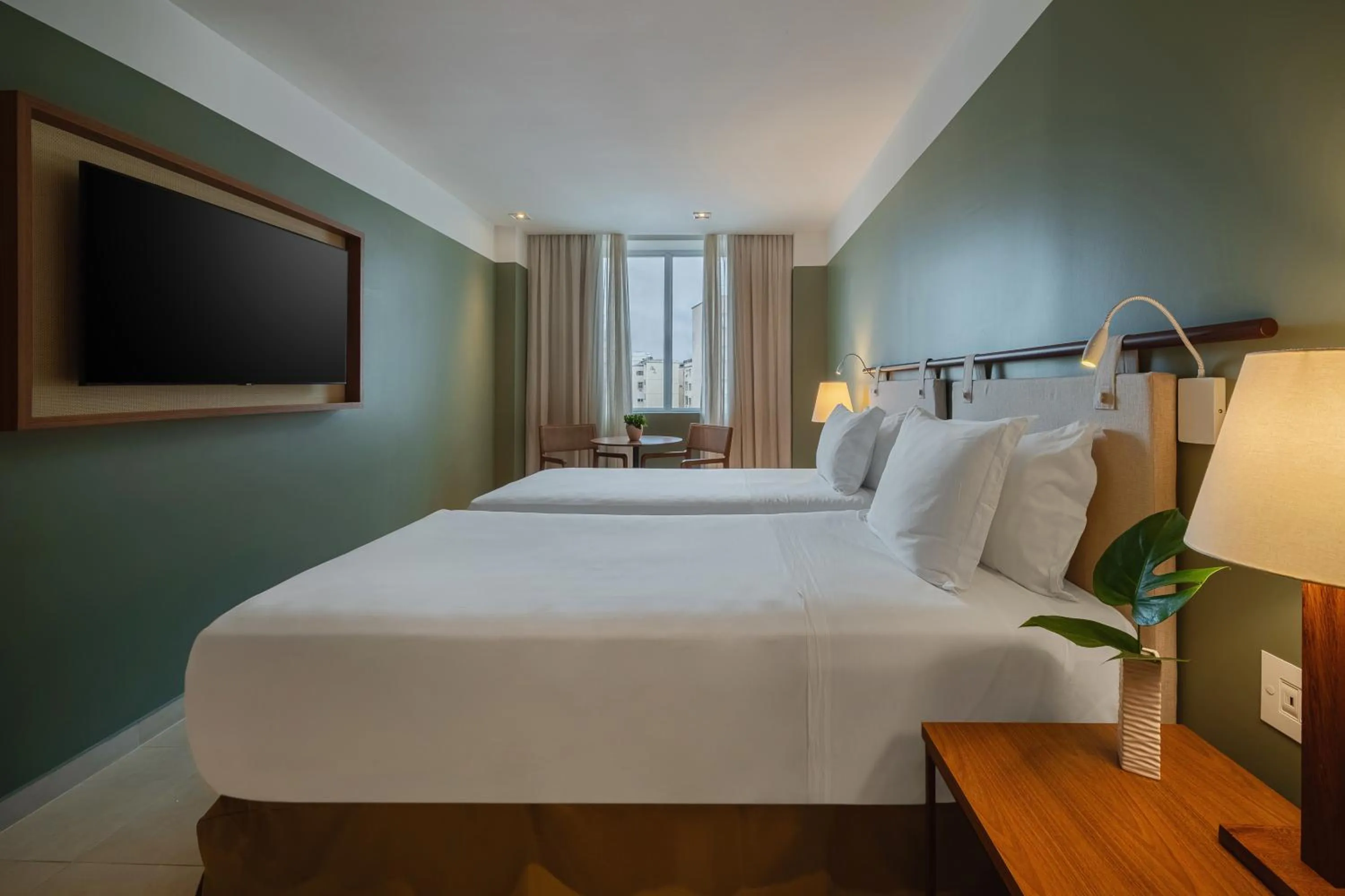 Photo of the whole room, Bed in Grand Mercure Rio de Janeiro Copacabana