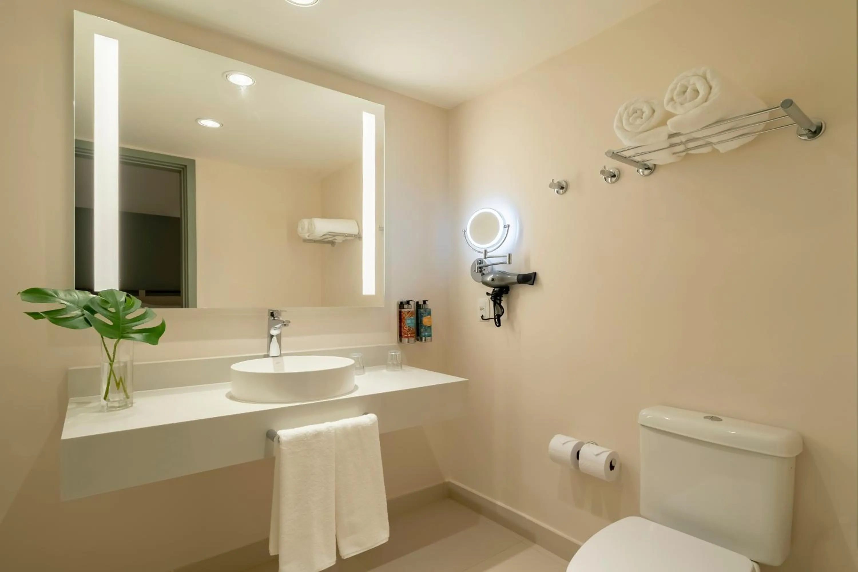 Bathroom in Grand Mercure Rio de Janeiro Copacabana