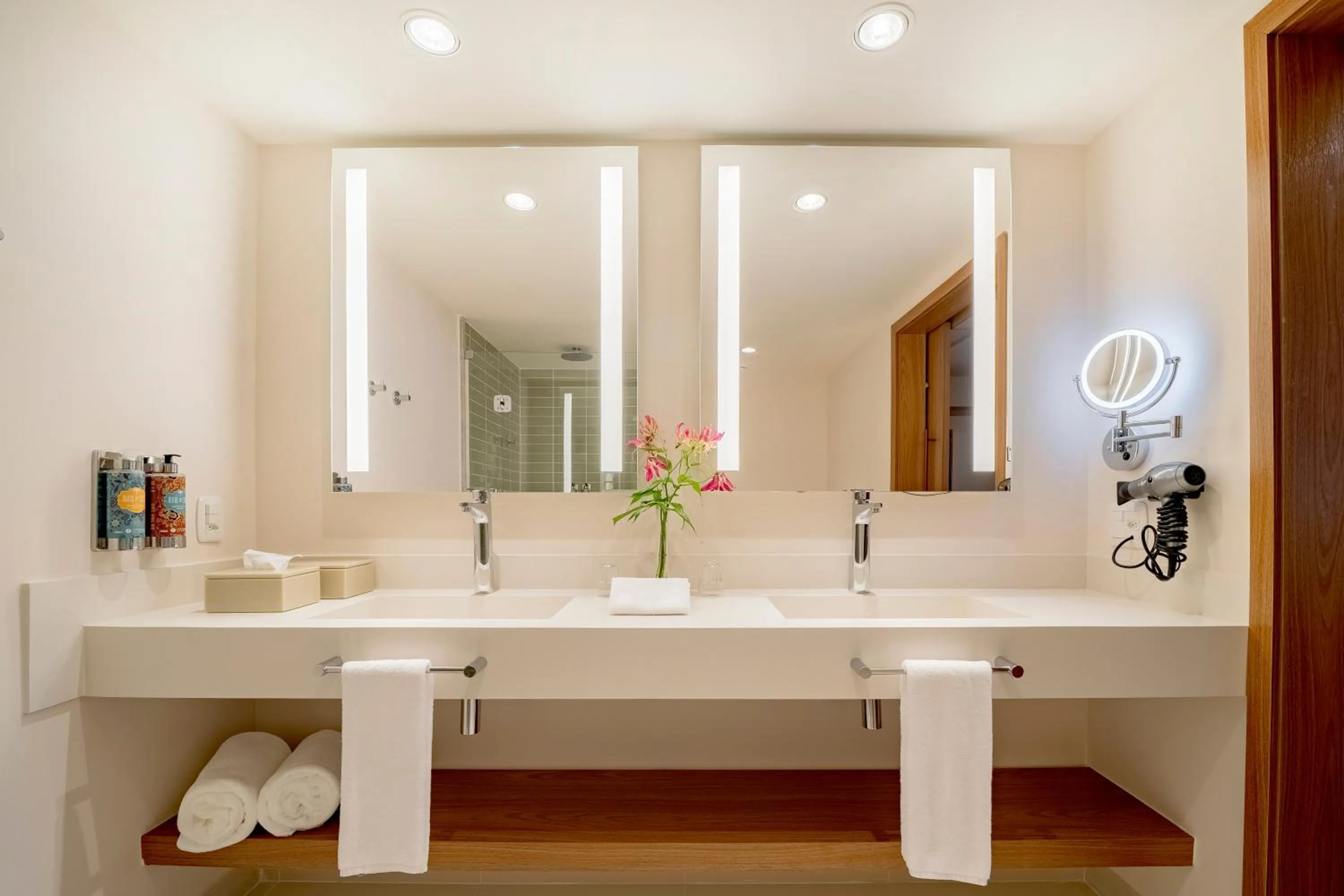 Bathroom in Grand Mercure Rio de Janeiro Copacabana