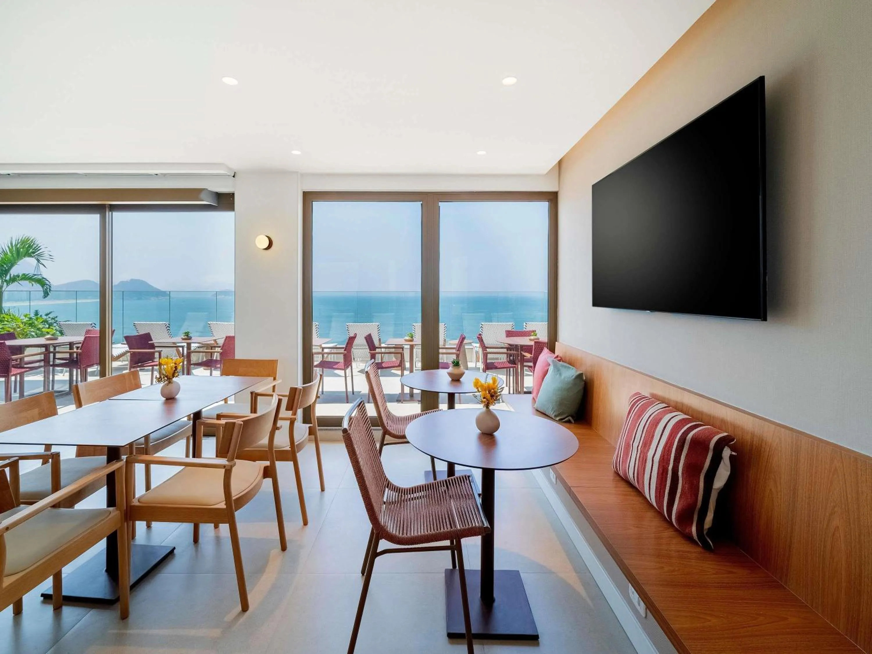 Lounge or bar in Grand Mercure Rio de Janeiro Copacabana