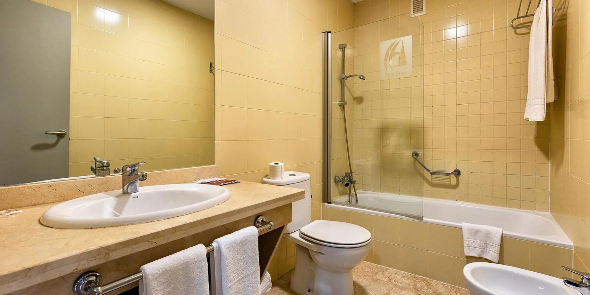 Bathroom in Apartamentos Vértice Sevilla Aljarafe