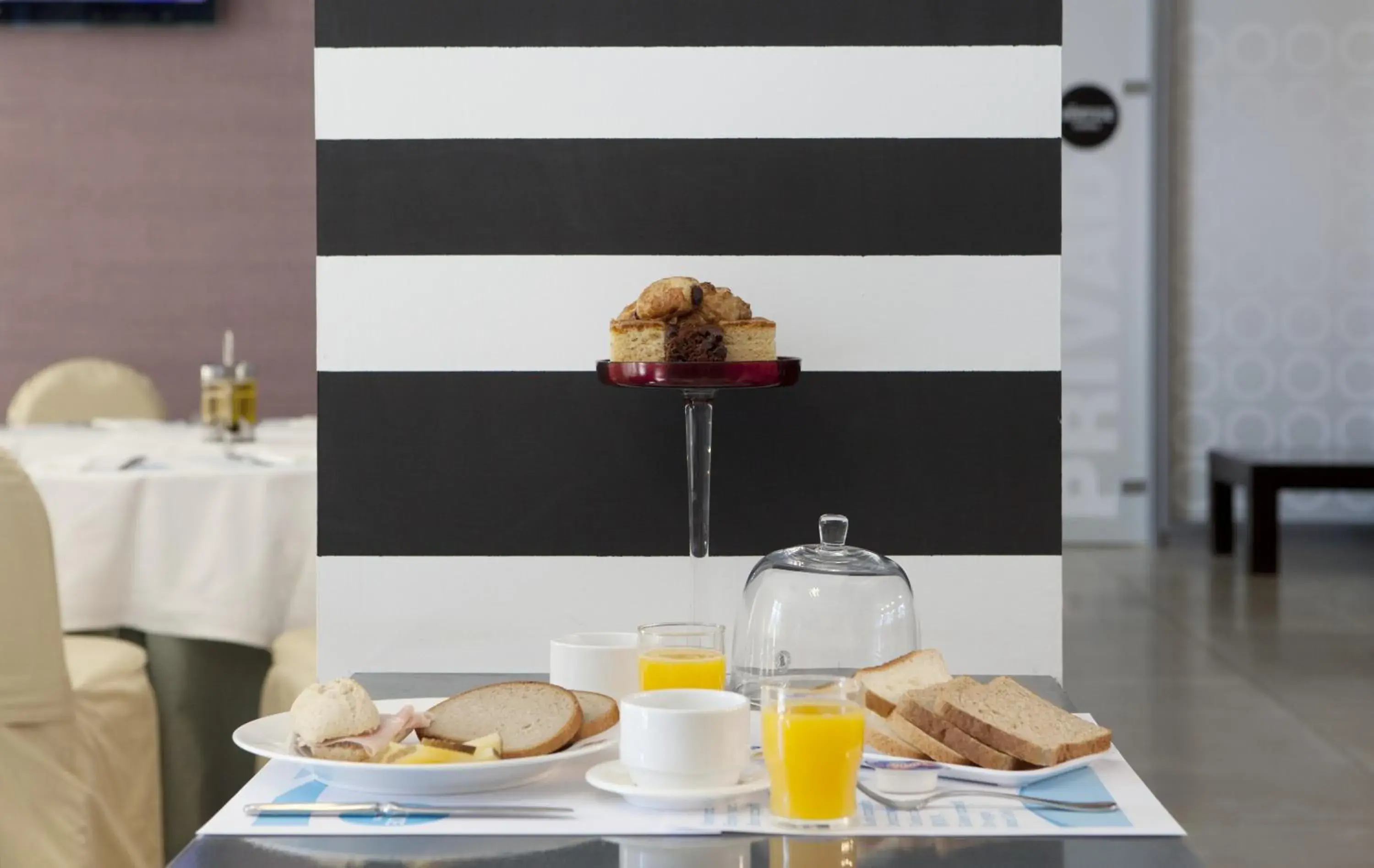 Buffet breakfast in Apartamentos Vértice Sevilla Aljarafe Buffet breakfast in Apartamentos Vértice Sevilla Aljarafe