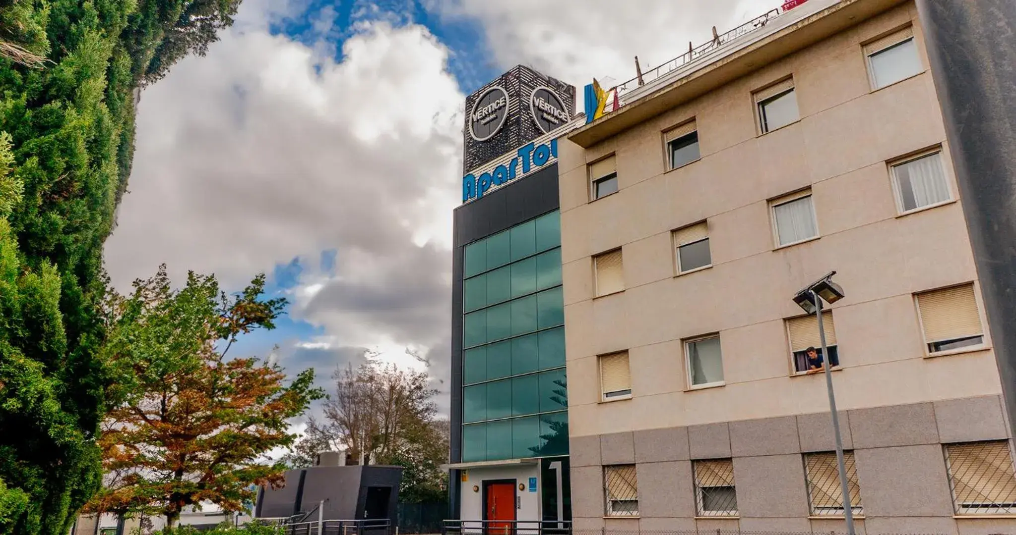 Property building in Apartamentos Vértice Sevilla Aljarafe Property building in Apartamentos Vértice Sevilla Aljarafe