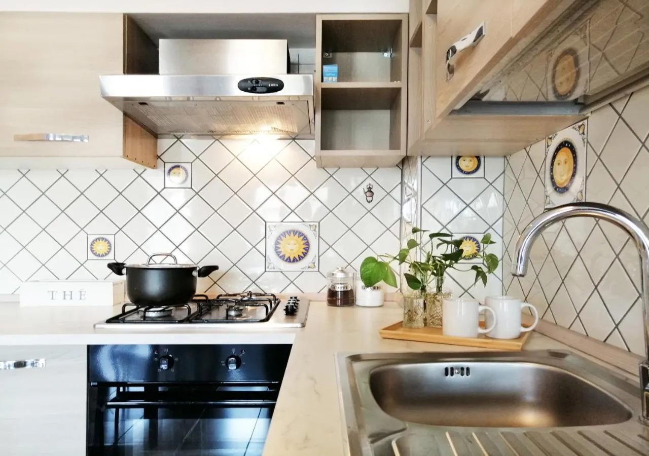 Kitchen or kitchenette in HoliHome_Mediterraneo - Splendido, 50m dal mare