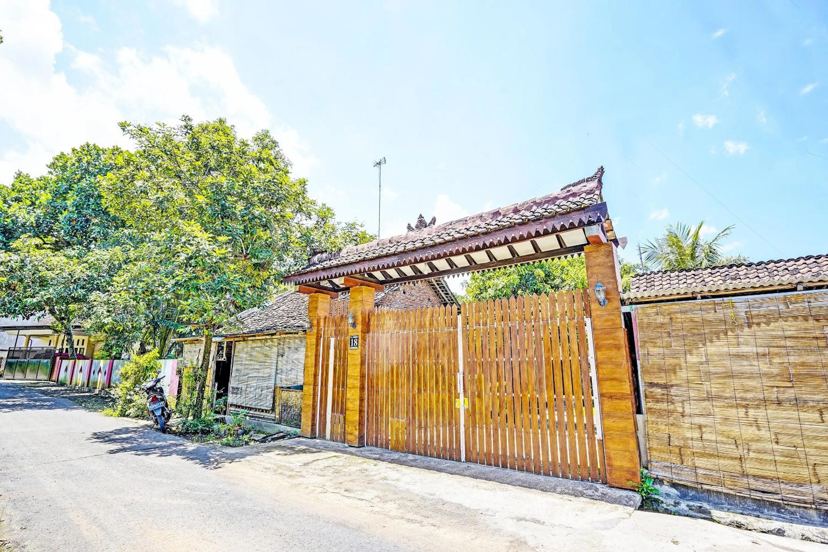 Facade/entrance in OYO 92367 Garuda Homestay Syariah